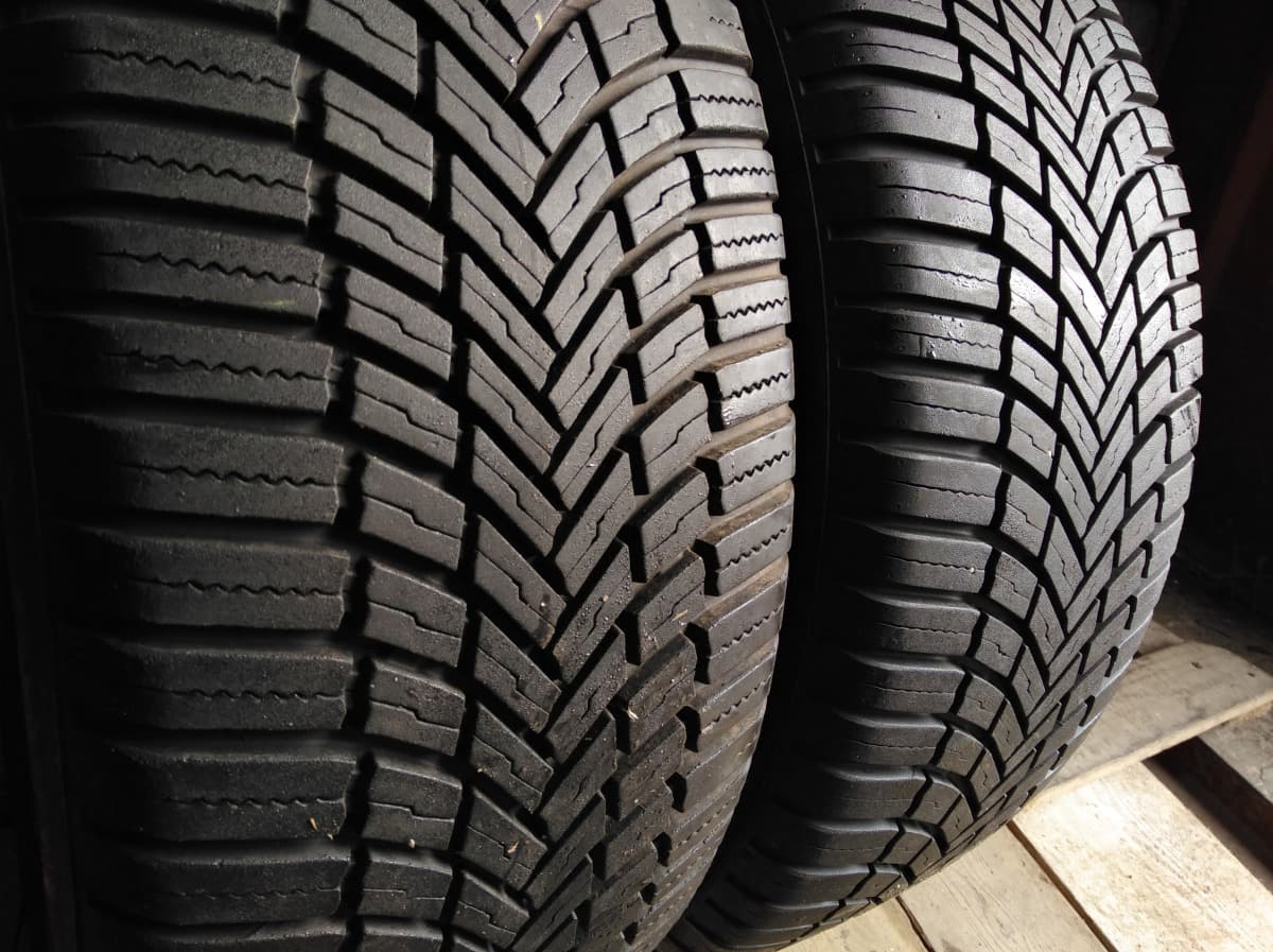 Вживані шини з Європи Bridgestone Weather Control A 005 215/55 R 18