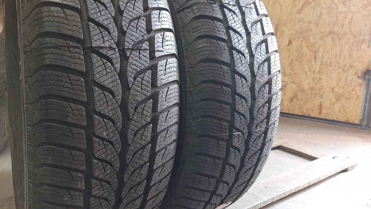Вживані шини з Європи Uniroyal MS Puls 66 215/65 R 15