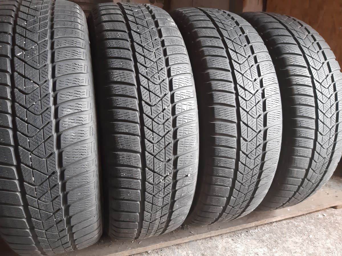 Вживані шини з Європи Pirelli Sottozero 3  .      225/60 R 18