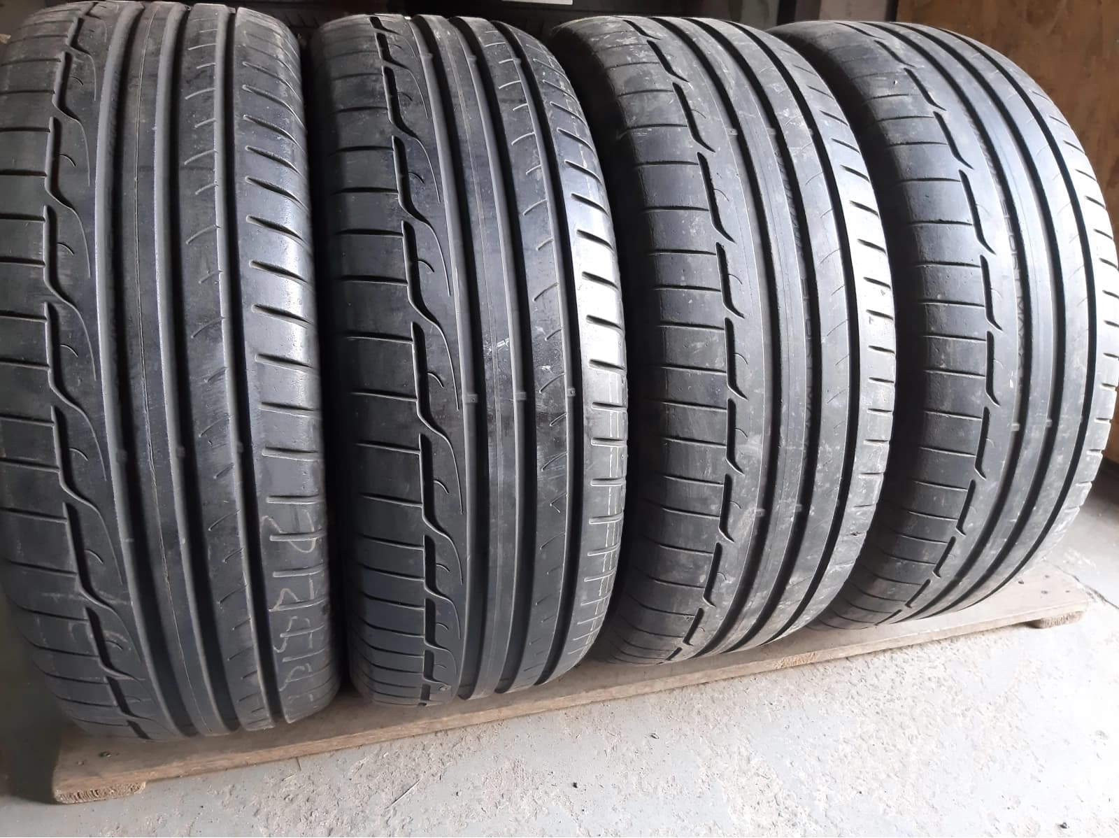 Вживані шини з Європи Dunlop Sport Maxx RT .  .  . 235/55 R 19