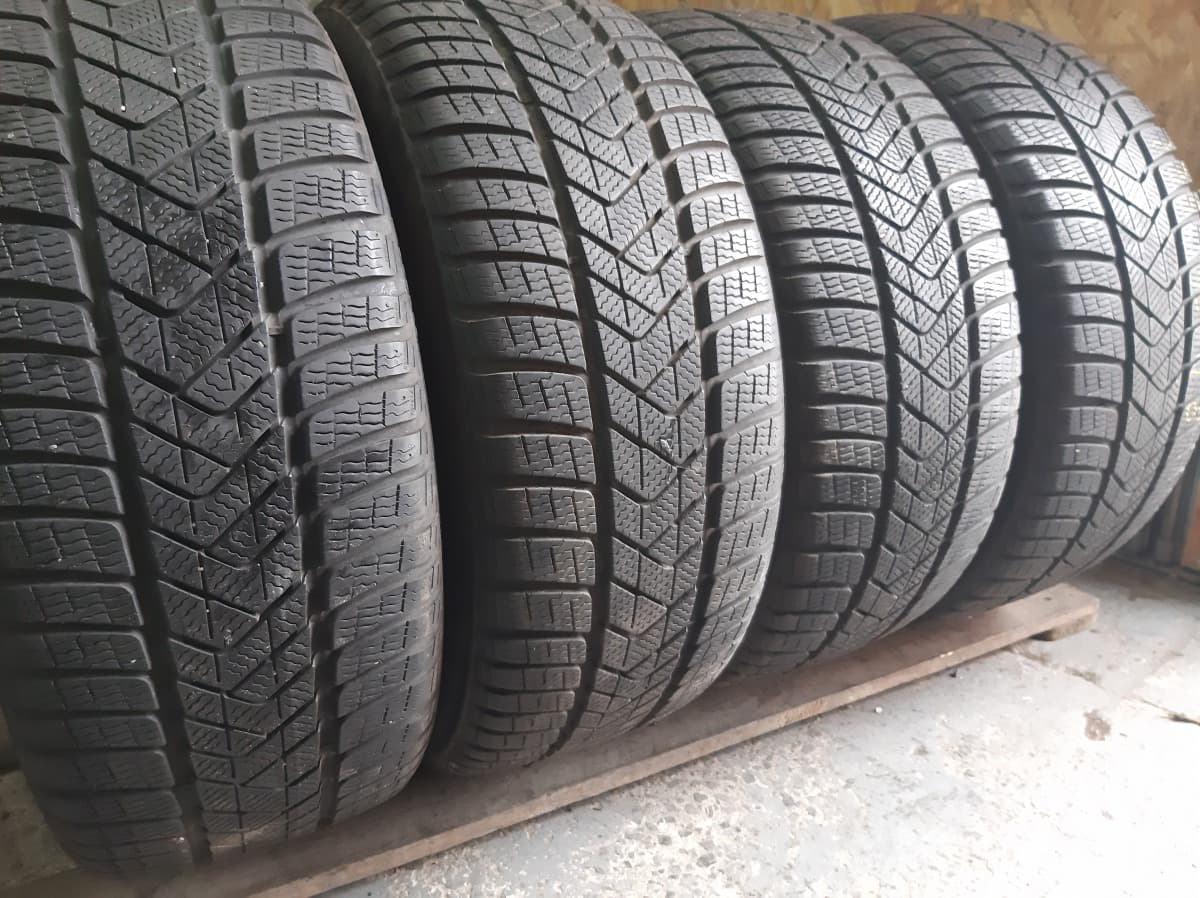 Вживані шини з Європи Pirelli Sottozero 3  /  235/45 R 18