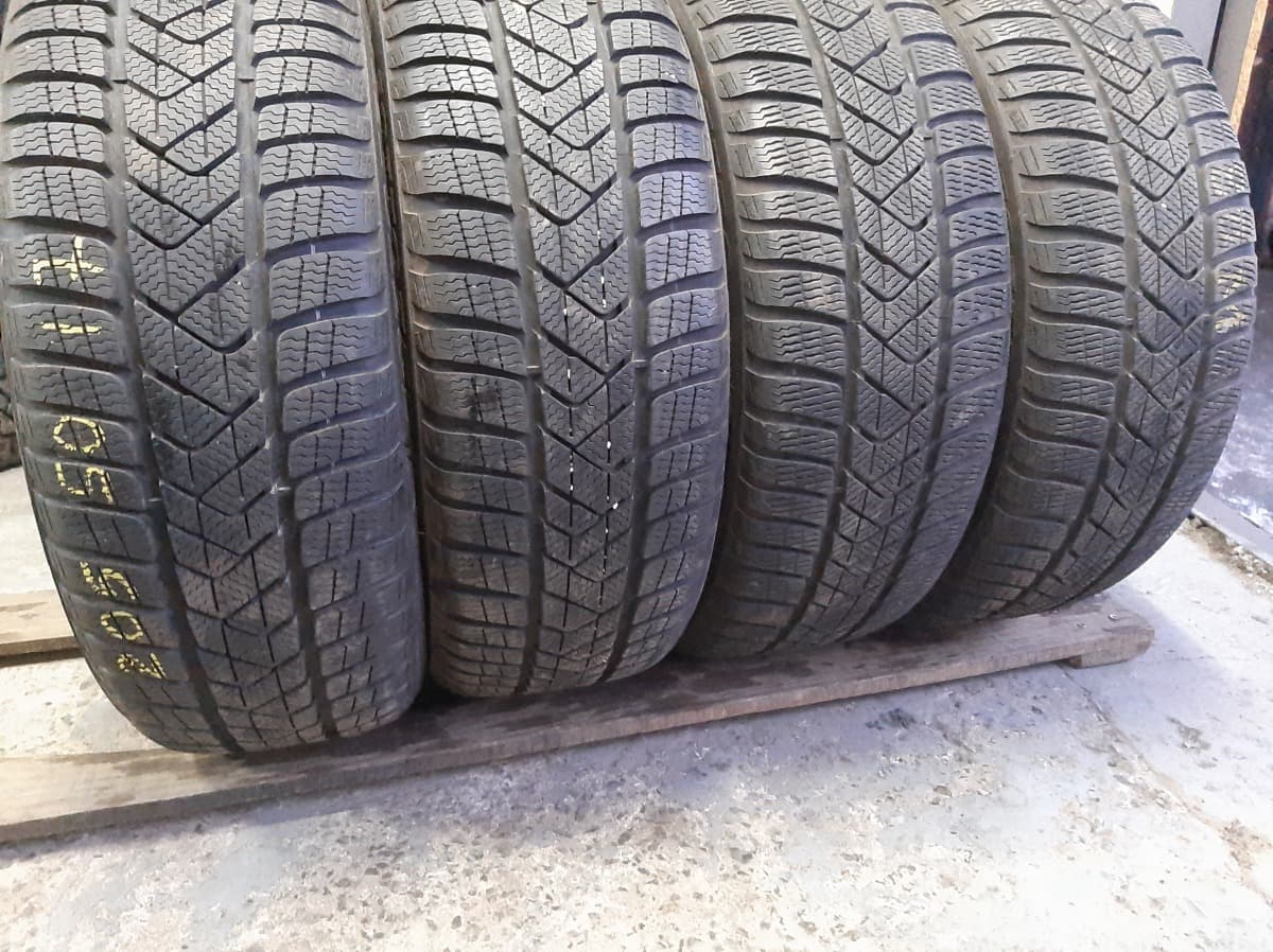 Вживані шини з Європи Pirelli Sottozero3 /  205/50 R 17
