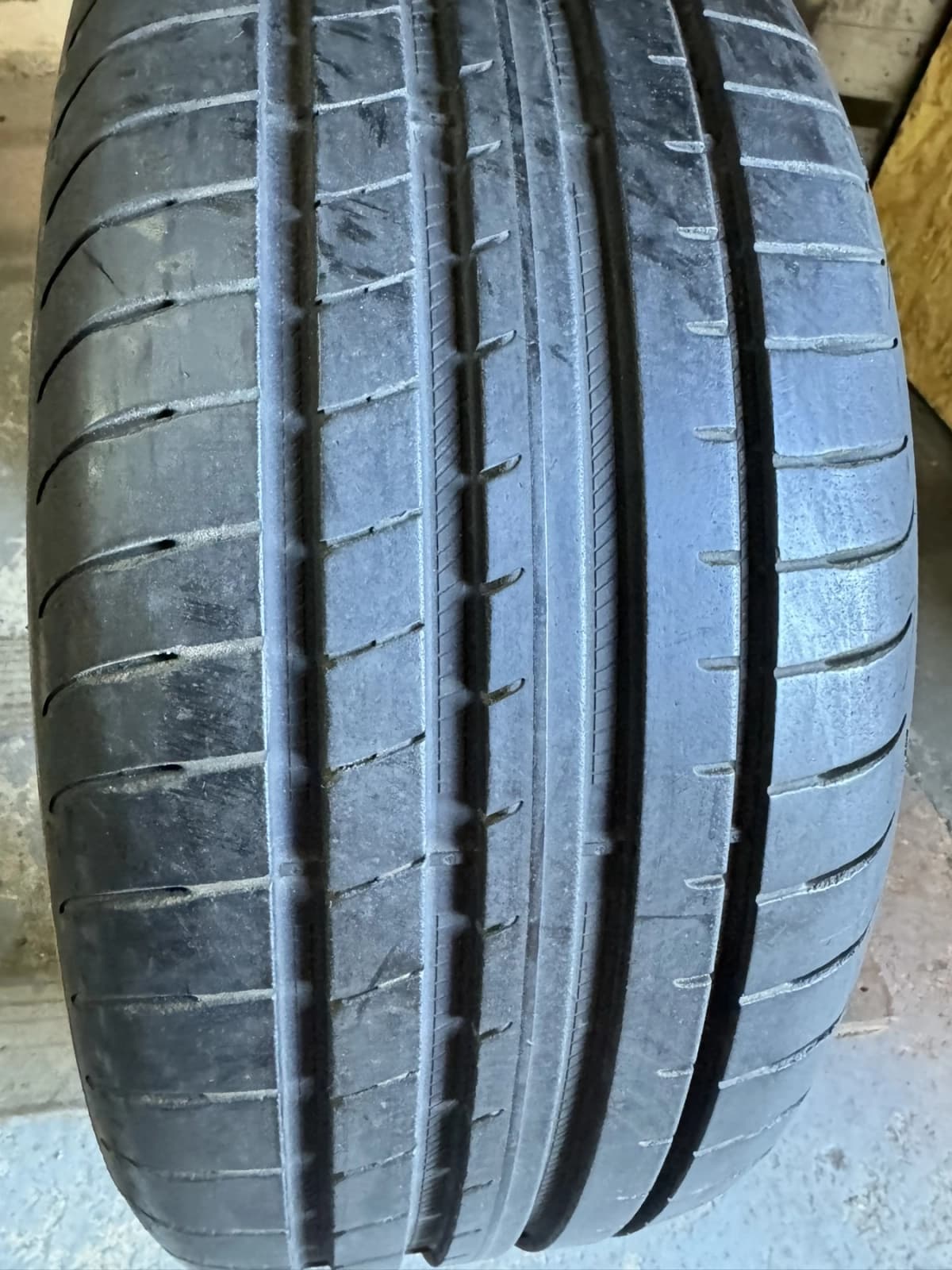 Вживані шини з Європи GoodYear Eagle F1 Asymmetric 3 . .  235/45 R 18