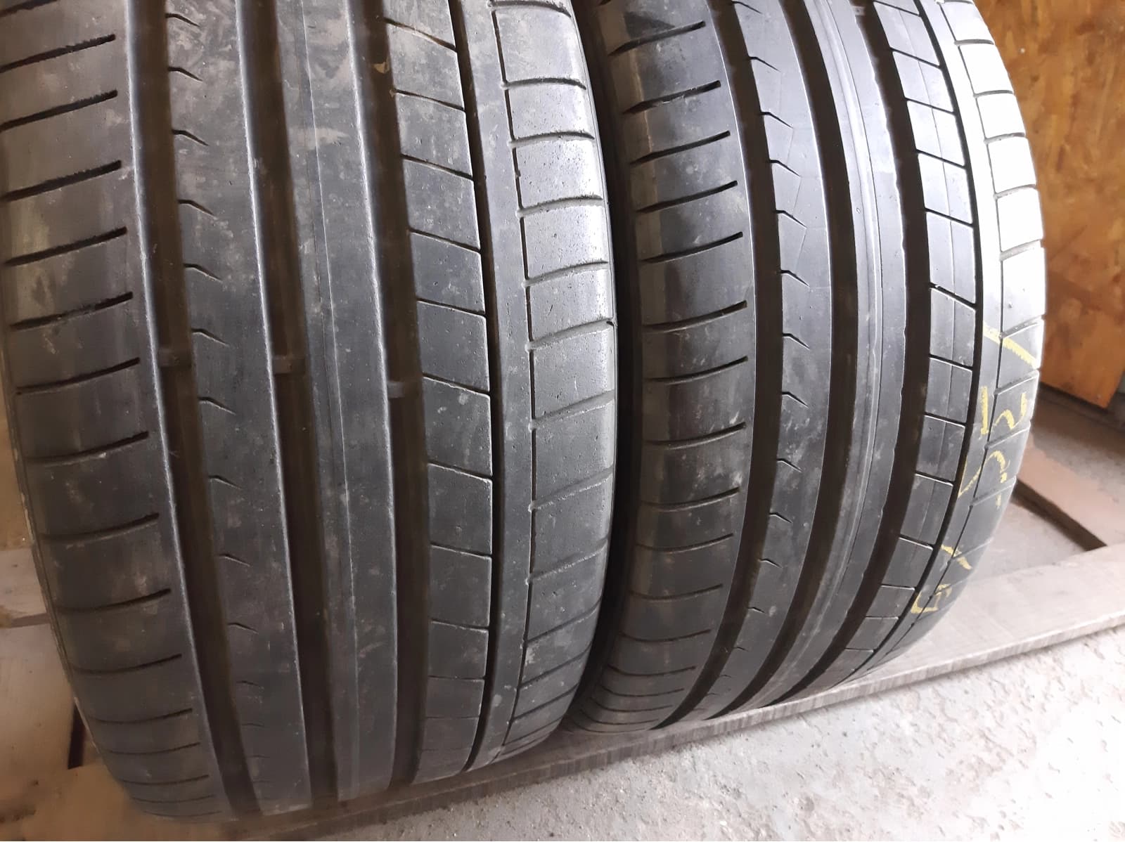 Вживані шини з Європи Dunlop SP Sport Maxx GT 255/35 R 19