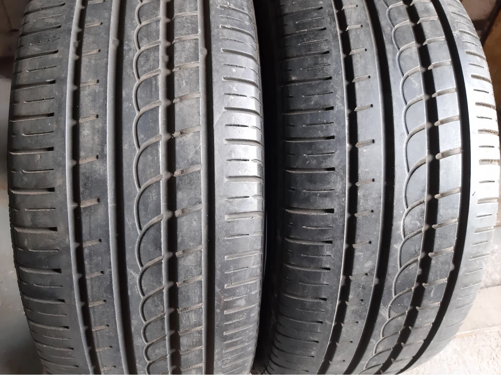 Вживані шини з Європи Pirelli P Zero Rosso 235/45 R 19