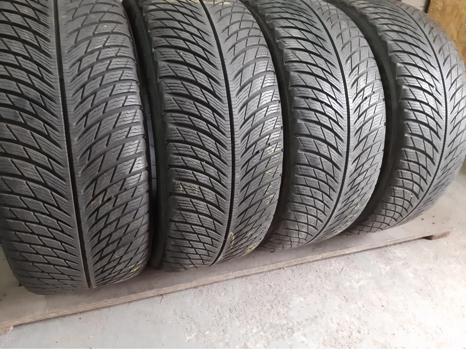 Вживані шини з Європи Michelin Pilot Alpin 5 235/40 R 18