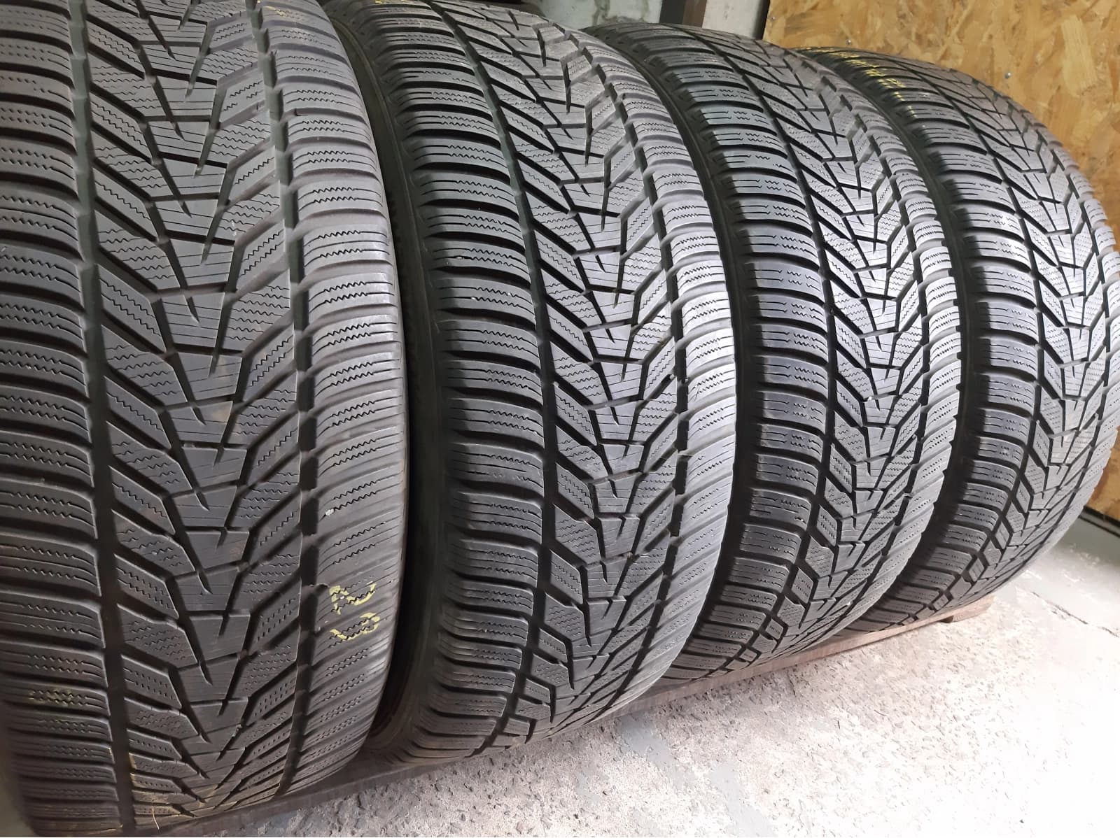 Вживані шини з Європи Hankook Winter I Cept evo 3x        255/45 R 20