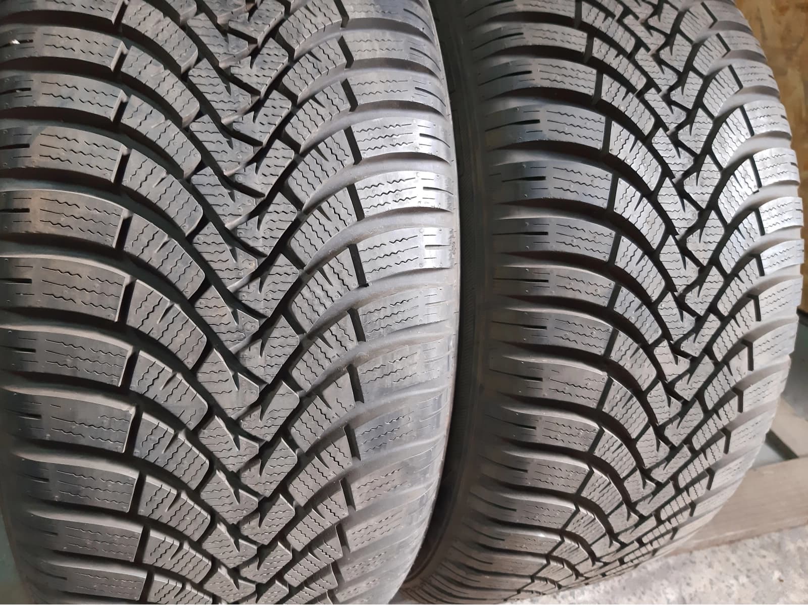 Вживані шини з Європи Falken Eurowinter HS01   235/50 R 17