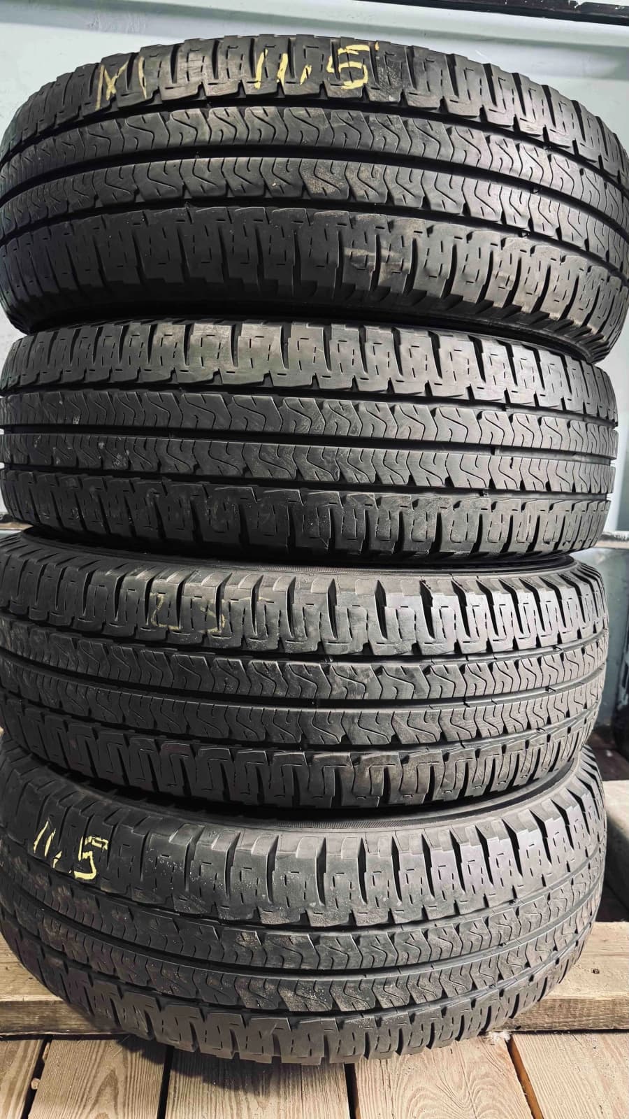 Вживані шини з Європи Michelin Agilis Camping 215/70 R 15C