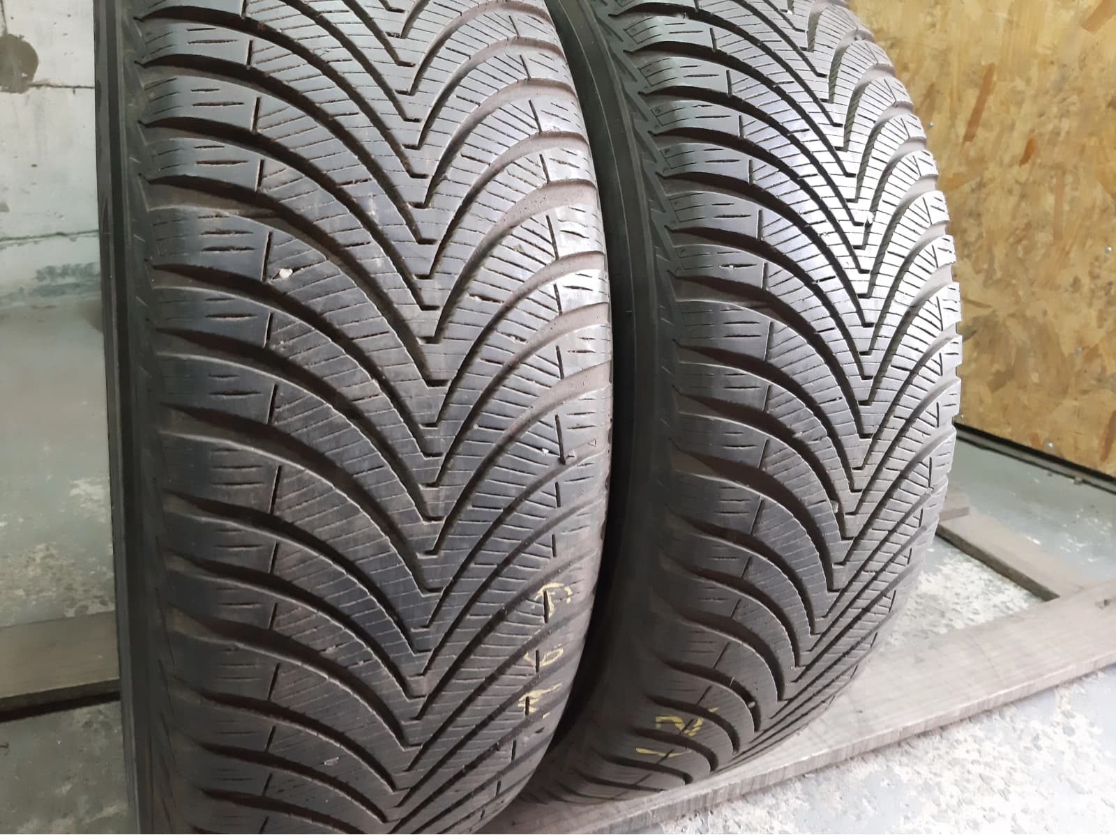 Вживані шини з Європи Kumho Solus US HA32 205/65 R 15