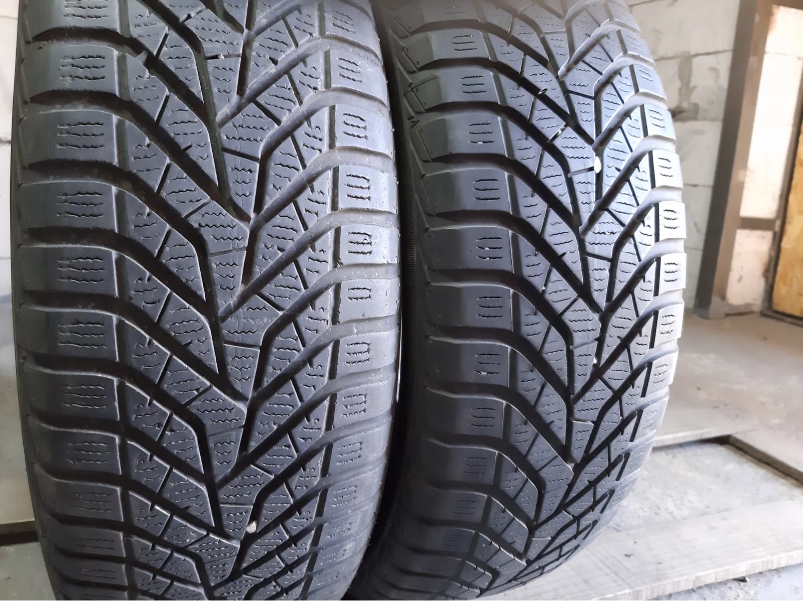 Вживані шини з Європи Yokohama Blue Earth Winter V 905 . 205/60 R 16