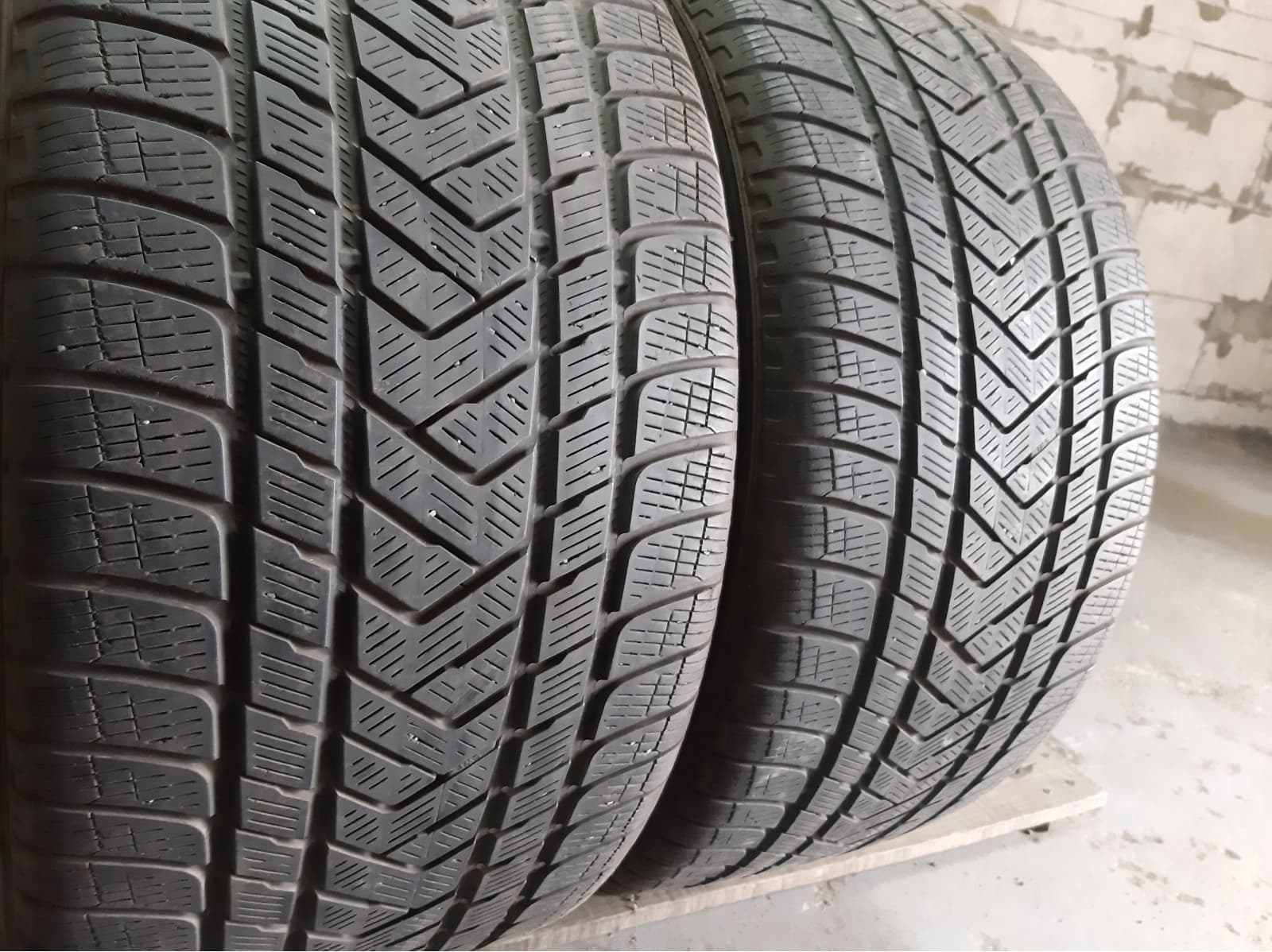 Вживані шини з Європи Pirelli Scorpion 305/40 R 20