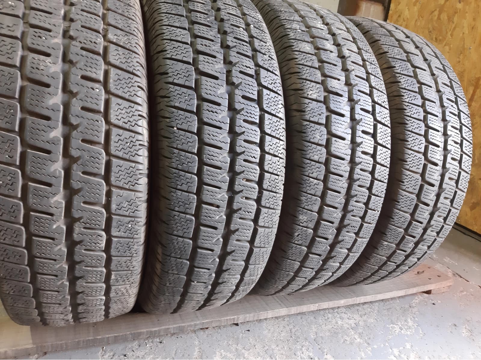 Вживані шини з Європи Matador Sibir Snow Van 205/70 R 15C