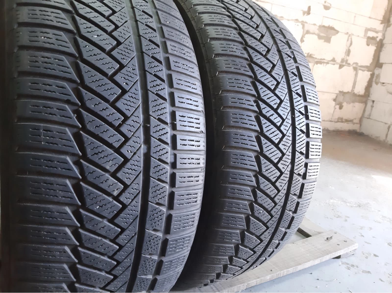 Вживані шини з Європи Сontinental Winter Contact TS 850P .     . 245/45 R 18