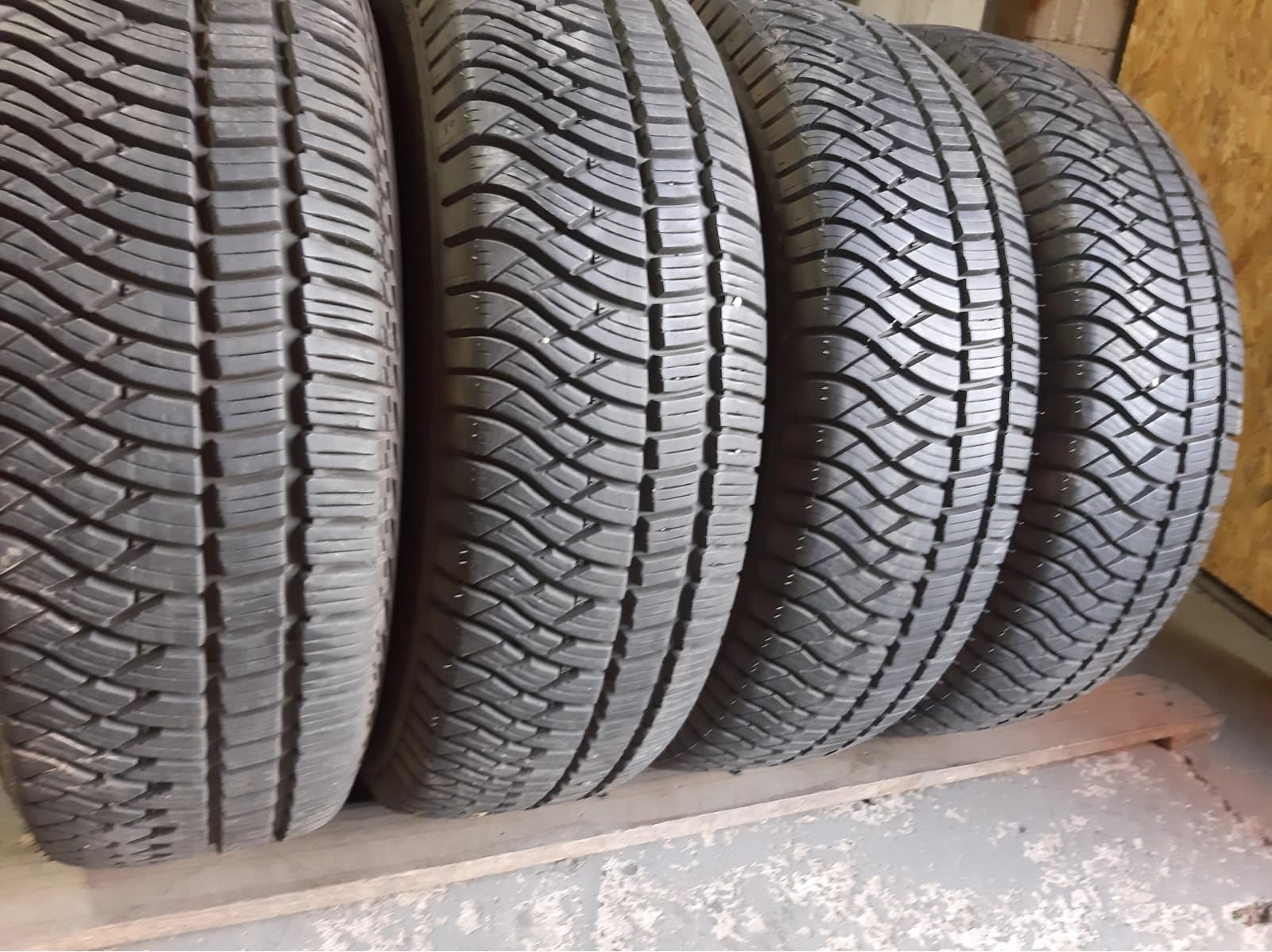 Вживані шини з Європи BF Goodrich Urban Terrain 205/70 R 15