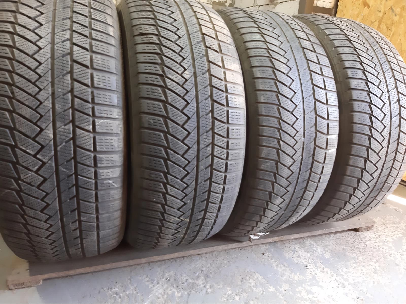 Вживані шини з Європи Continental WinterContact TS850P     275/50 R 20