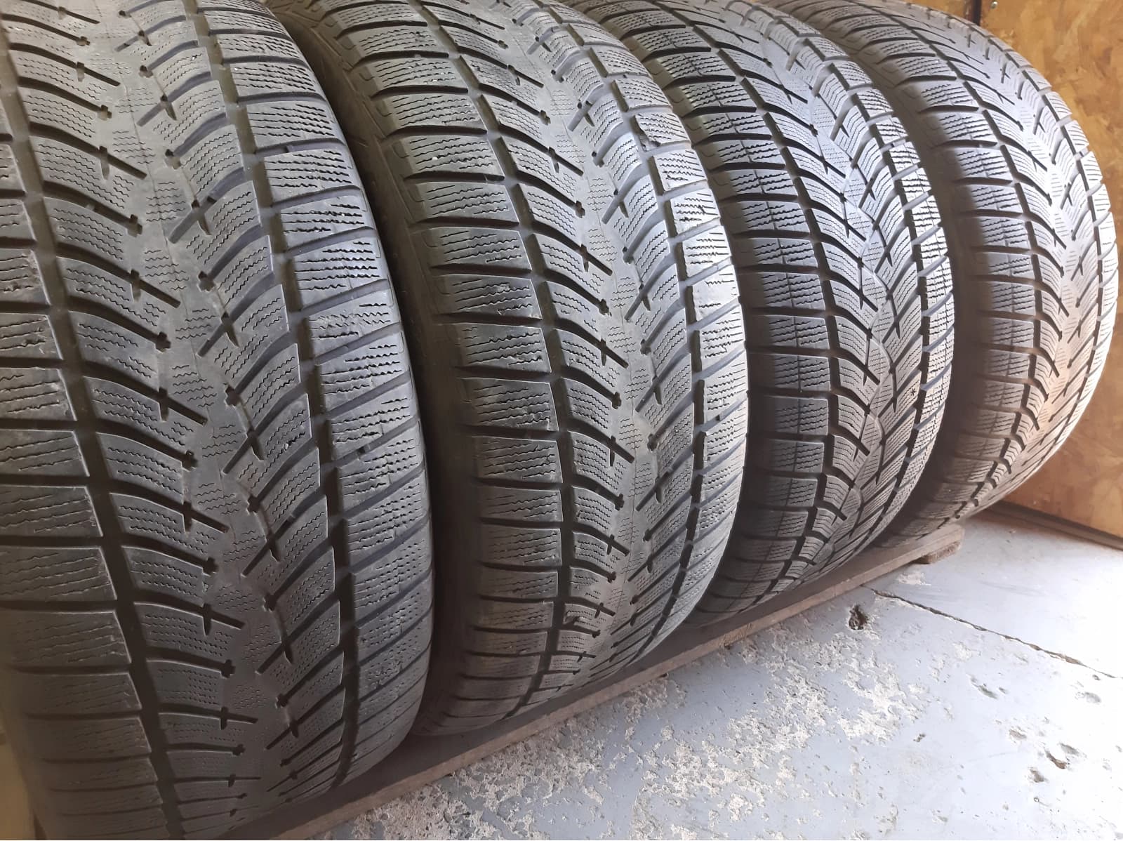 Вживані шини з Європи Good Year Ultra Grip  Perfomance  .   275/45 R 20