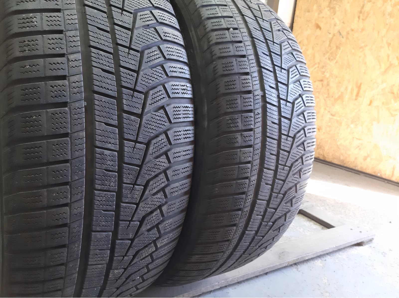 Вживані шини з Європи Hankook Winter i*Cept Evo 2 suv       265/50 R 20