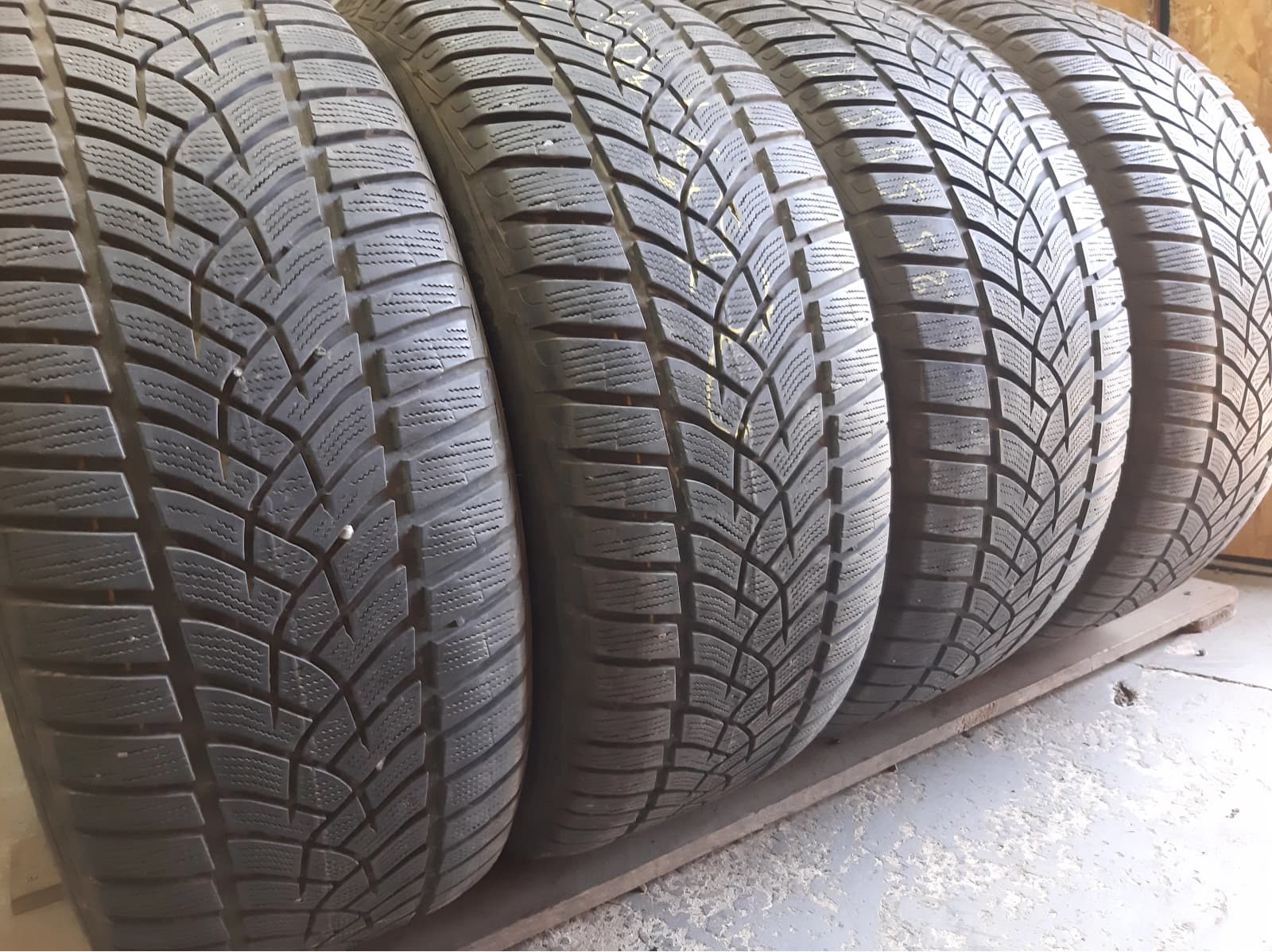 Вживані шини з Європи Good Year Ultra Grip Performance    .  255/45 R 20