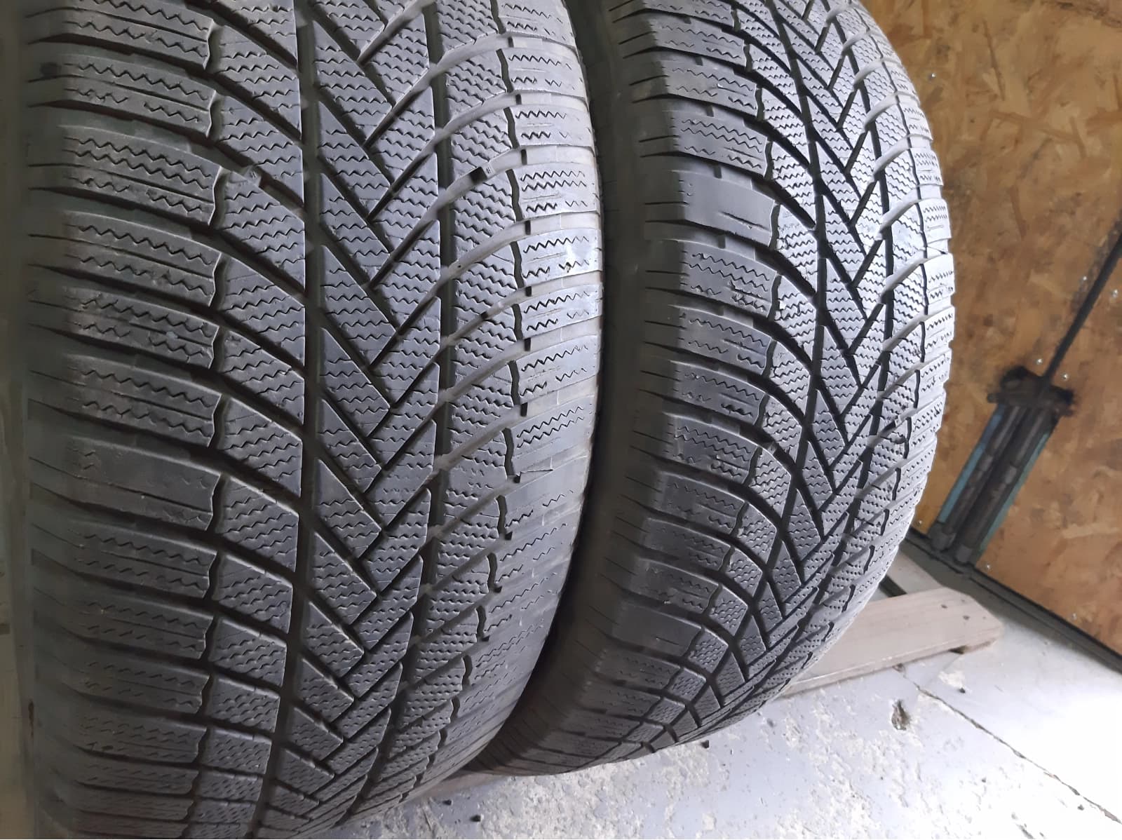 Вживані шини з Європи Bridgestone Blizzak- LM 005 265/50 R 20