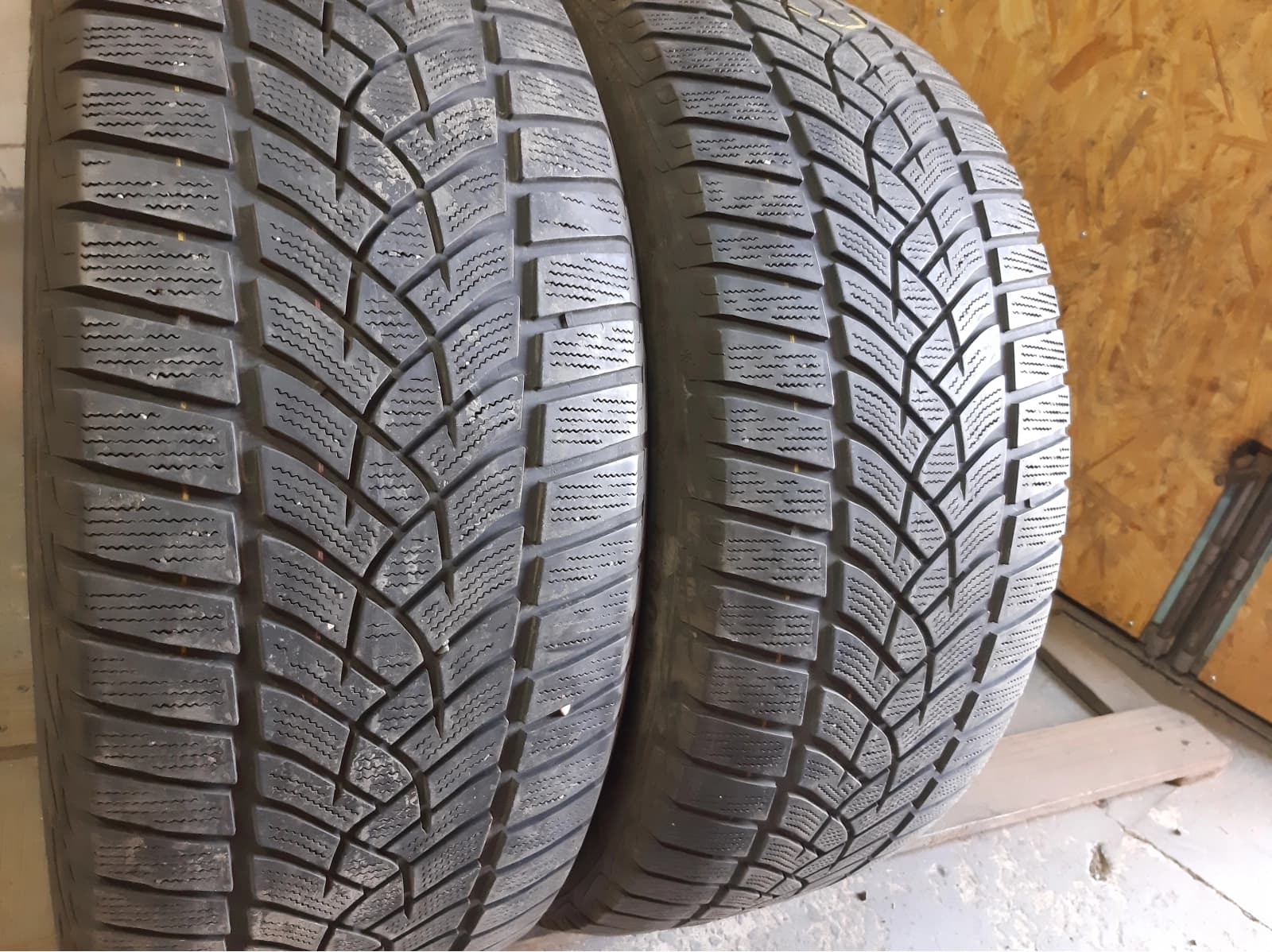 Вживані шини з Європи Good Year Ultra Grip    .  255/45 R 20