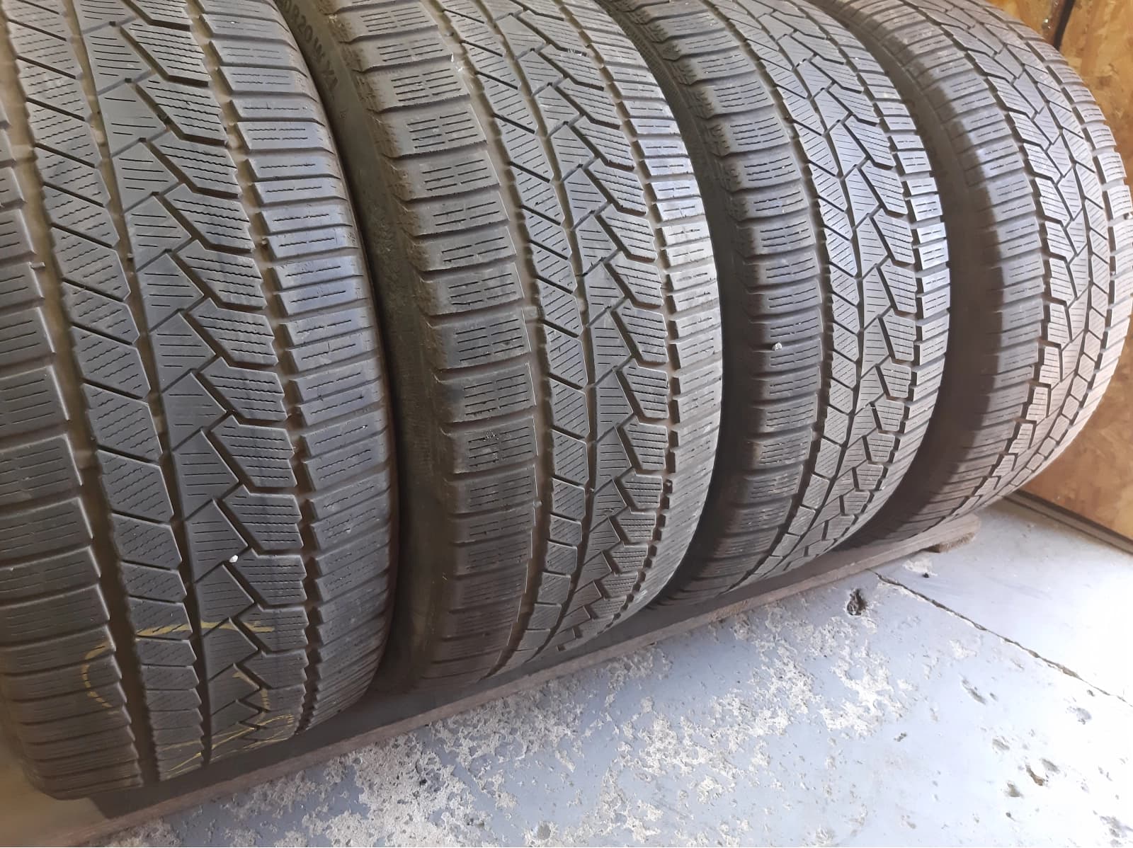 Вживані шини з Європи Continental WinterContact TS860S      255/40 R 20