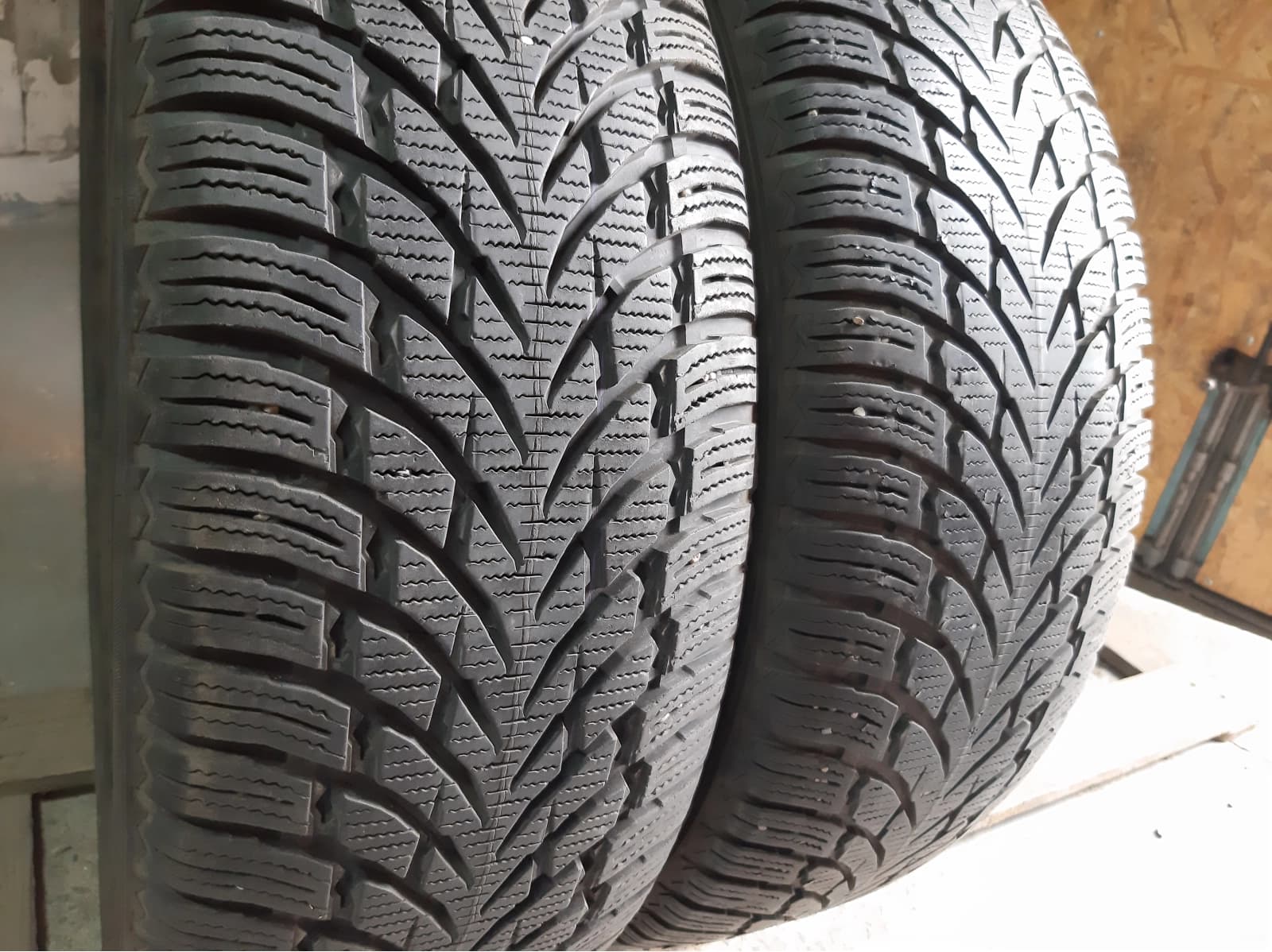 Вживані шини з Європи Nokian WR 4 Suv 225/55 R 19