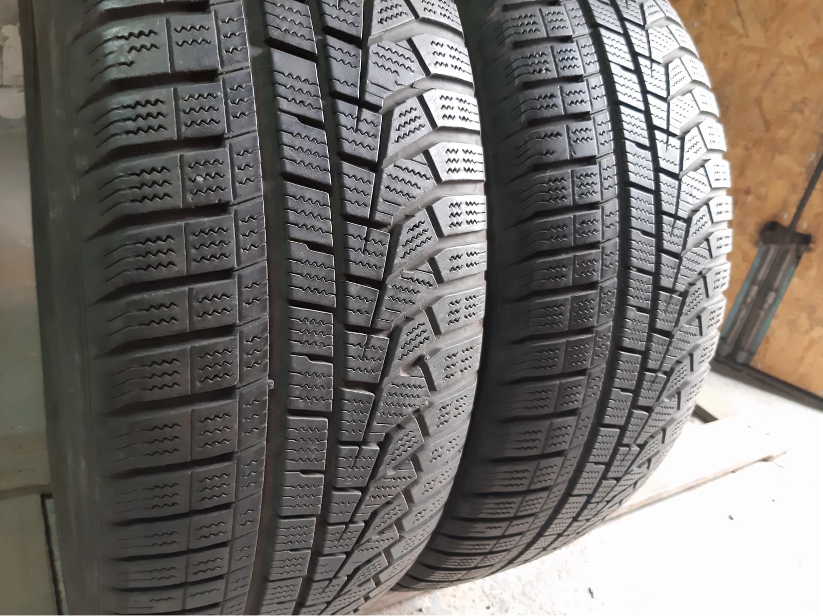 Вживані шини з Європи Hankook Winter I Cept Evo 2 Suv .      225/55 R 19