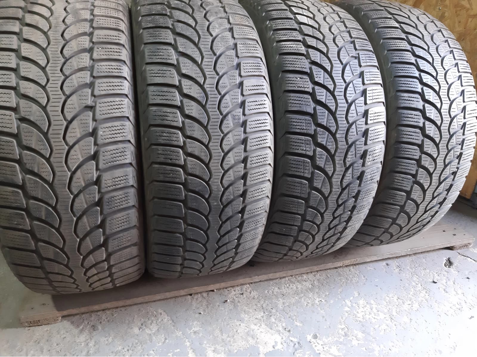 Вживані шини з Європи Bridgestone Blizzak LM-32   …   . 235/50 R 18