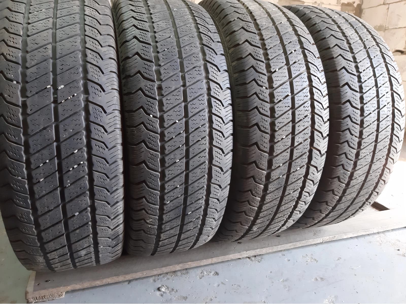 Вживані шини з Європи Barum Snovanis 2 235/65 R 16C