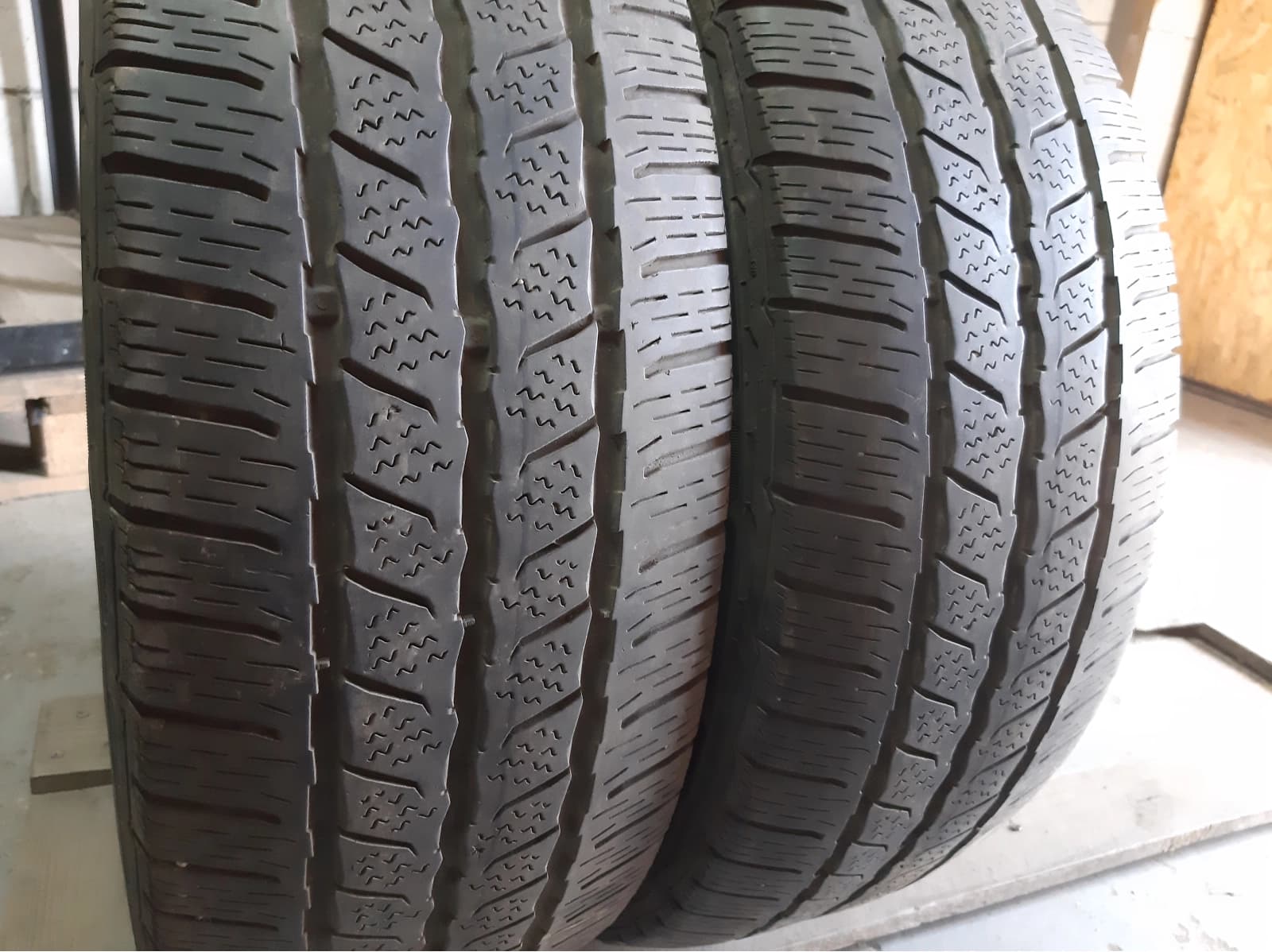 Вживані шини з Європи Continental Van Contact Winter 215/65 R 16C