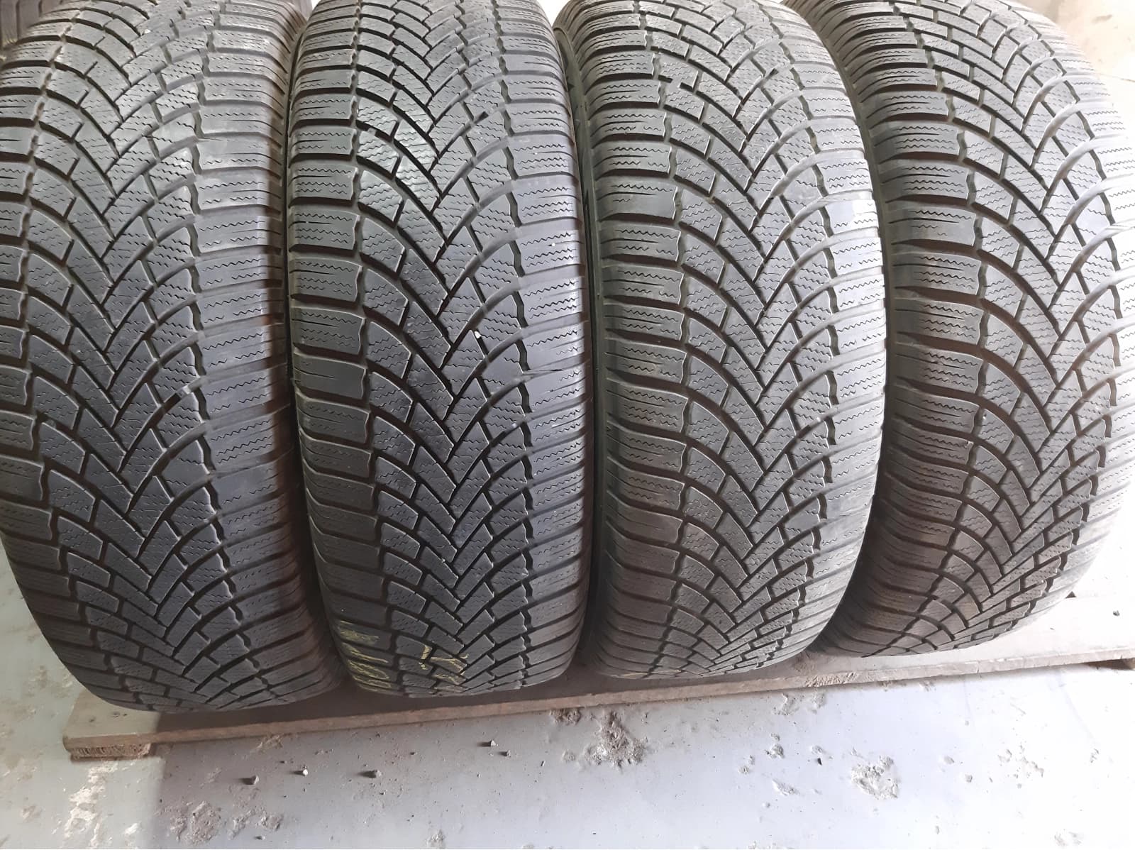 Вживані шини з Європи Bridgestone BlizzakLM-005  .      225/60 R 18
