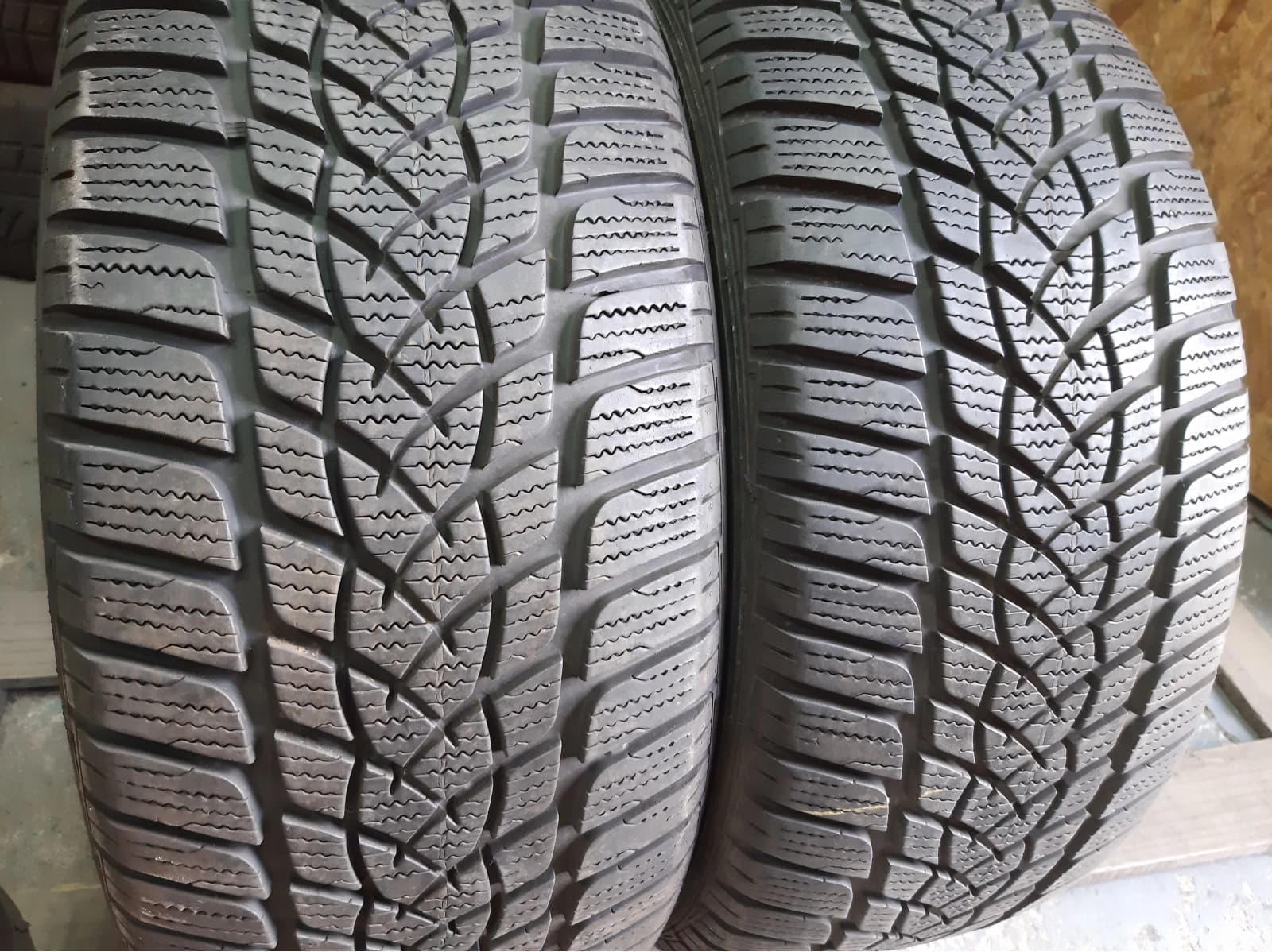 Вживані шини з Європи GoodYear Ultra Grip Performance  .  .   / 235/45 R 17