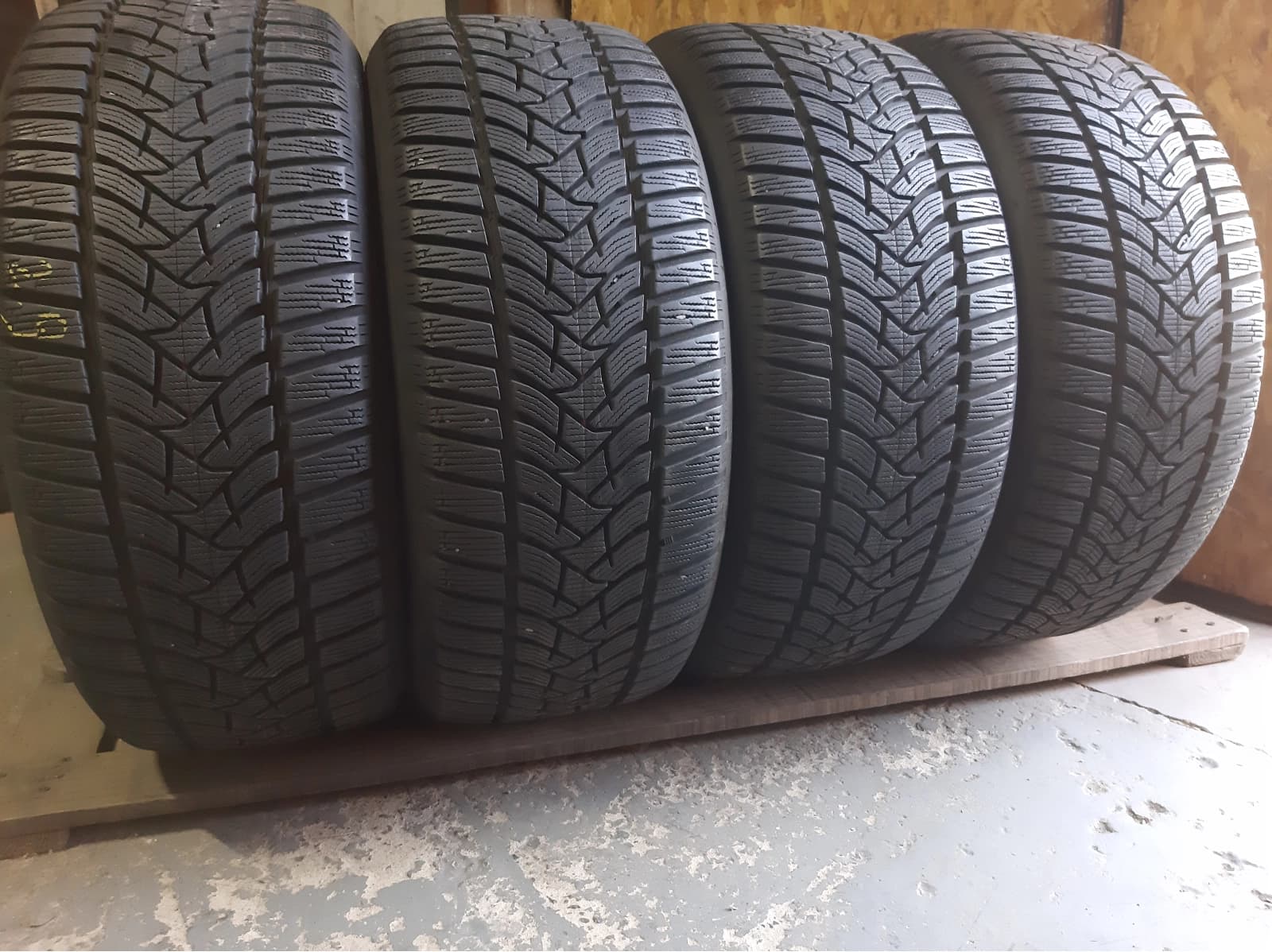 Вживані шини з Європи Dunlop Winter Sport 5   …    . 245/45 R 18