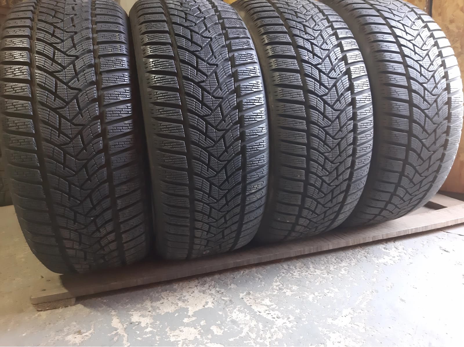 Вживані шини з Європи Dunlop Winter Sport 5    235/45 R 18