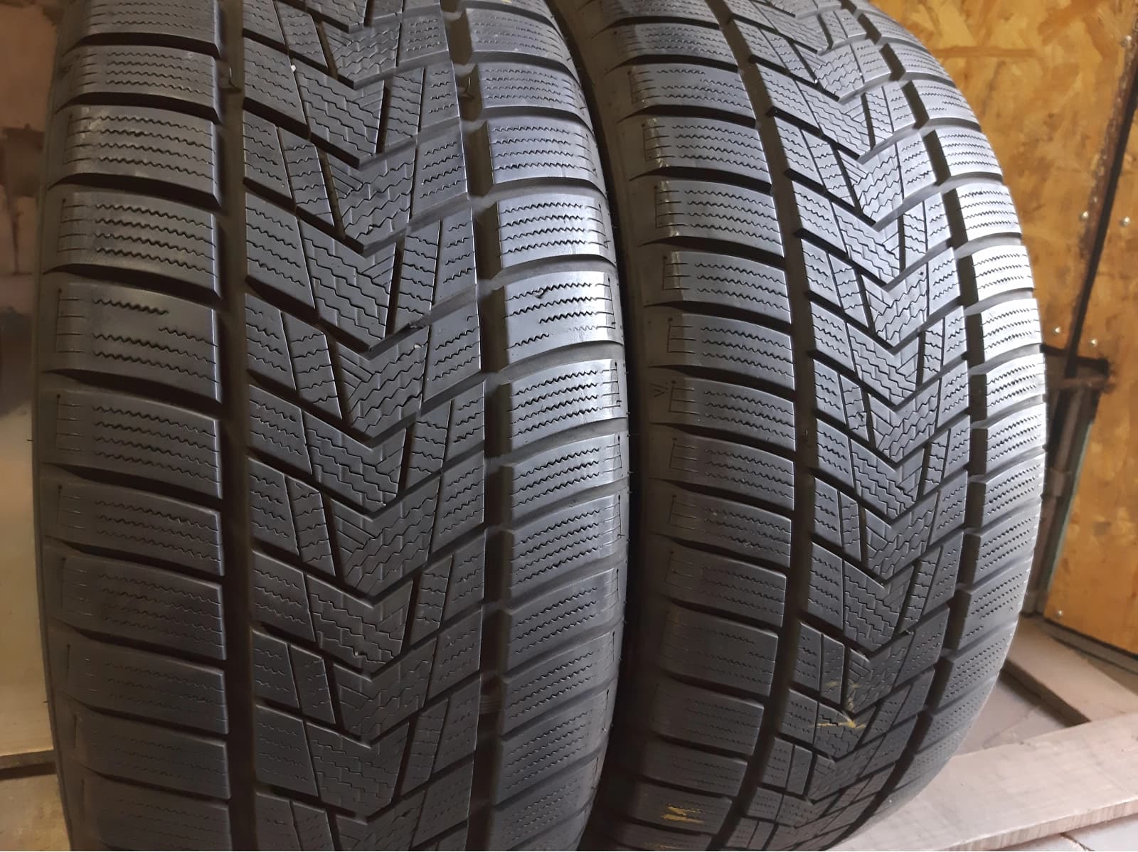 Вживані шини з Європи Tracmax X-Privico S330 225/45 R 18