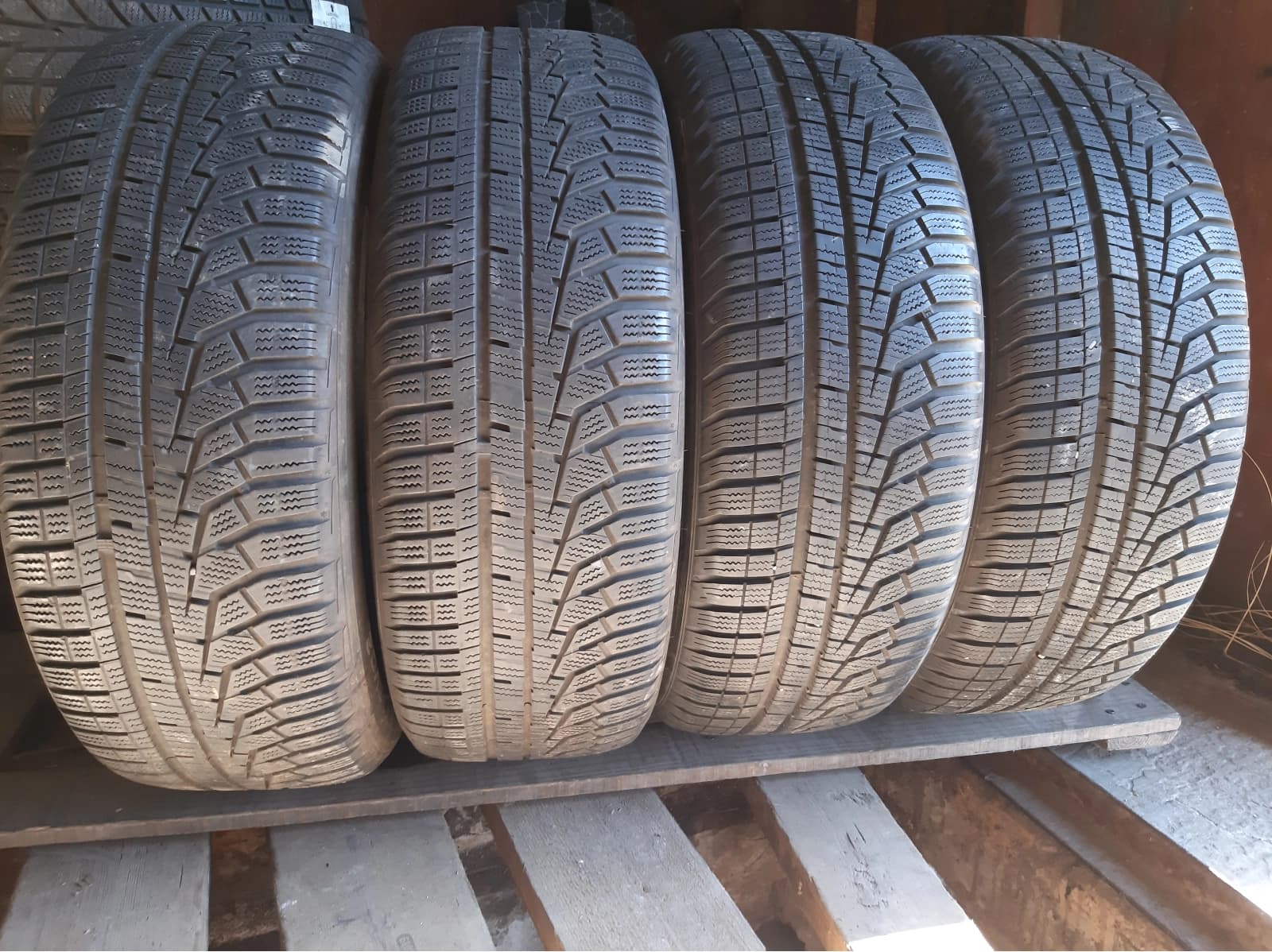 Вживані шини з Європи Hankook Winter I Cept Evo 2      .  . 225/60 R 17