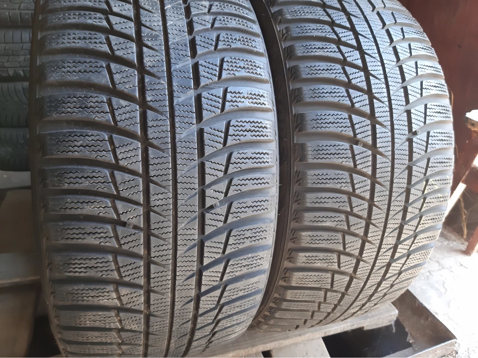 Вживані шини з Європи Bridgestone Blizzak LM-001   .   . 255/40 R 18