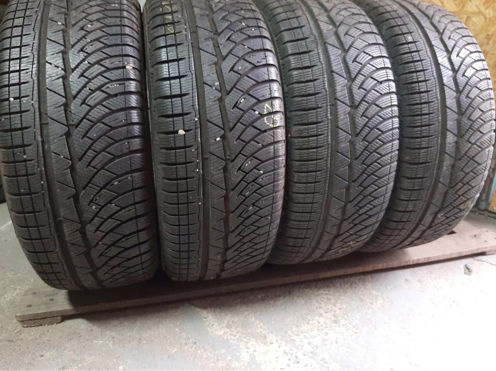 Вживані шини з Європи Michelin Pilot Alpin      . 235/45 R 18