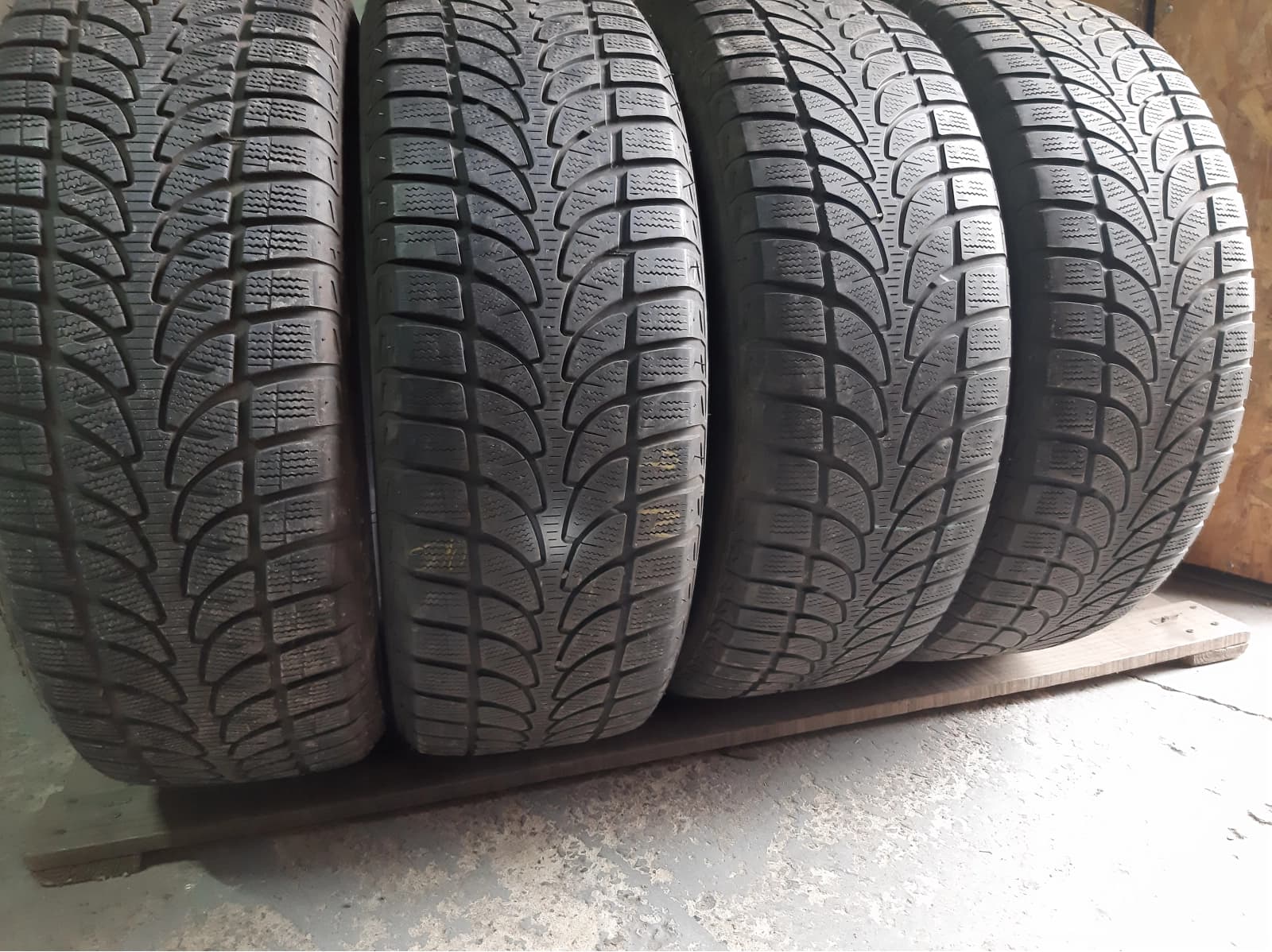 Вживані шини з Європи Bridgestone Blizzak LM-80 Evo  …   .   . 235/60 R 18