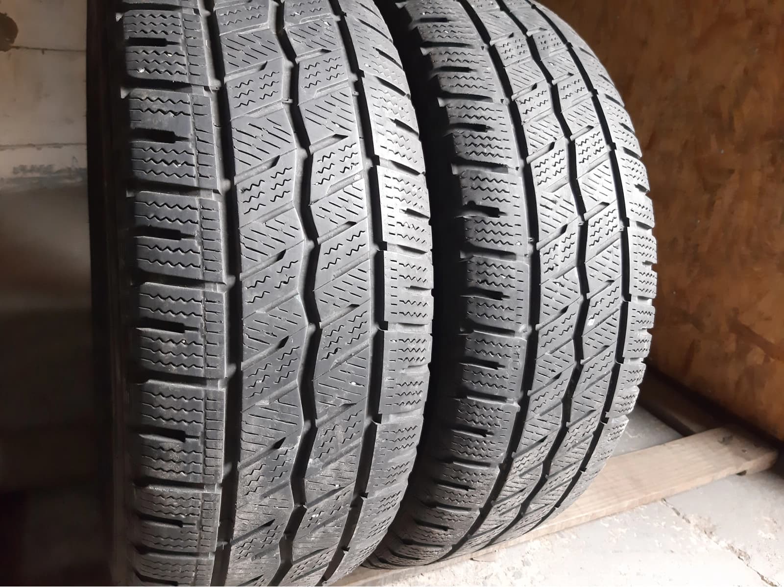 Вживані шини з Європи Hankook Winter I`cept LV      . 225/65 R 16C