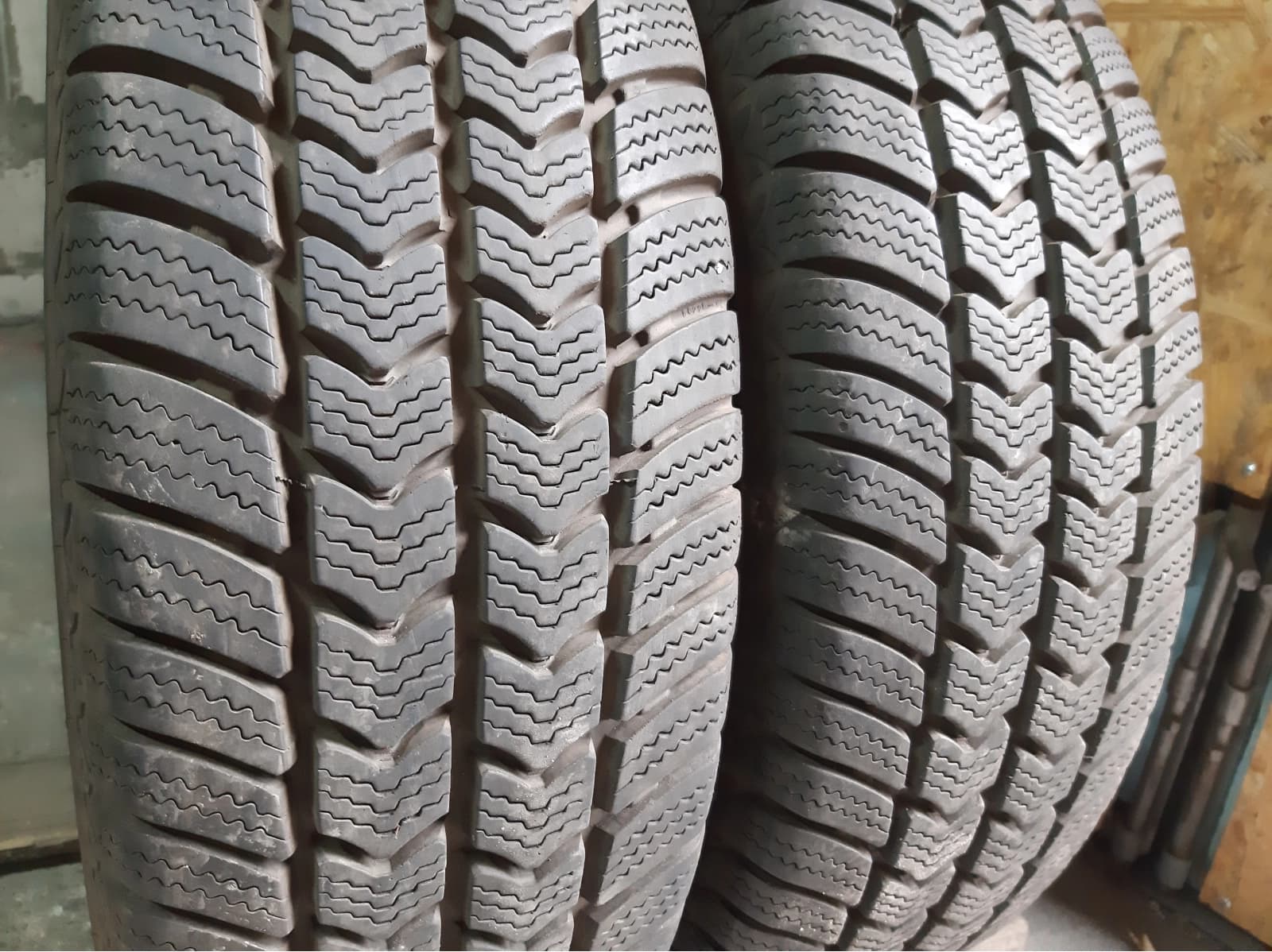 Вживані шини з Європи Semperit Van-Grip 2 205/75 R 16C