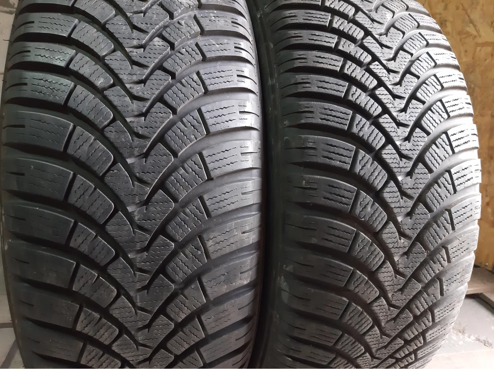 Придбати вживані шини Falken Eurowinter H501 SUV 225/55 R 18 Вживані шини з Європи Falken Eurowinter H501 SUV 225/55 R 18