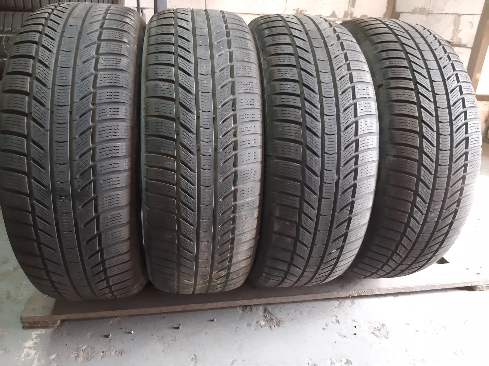 Придбати вживані шини Continental WinterContact TS870P 235/55 R 18 Вживані шини з Європи Continental WinterContact TS870P 235/55 R 18