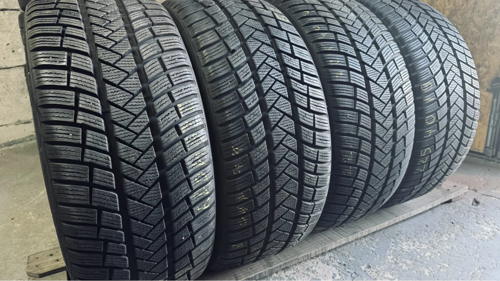 Придбати вживані шини Vredestein Wintrac Pro … 225/40 R 19 Вживані шини з Європи Vredestein Wintrac Pro … 225/40 R 19