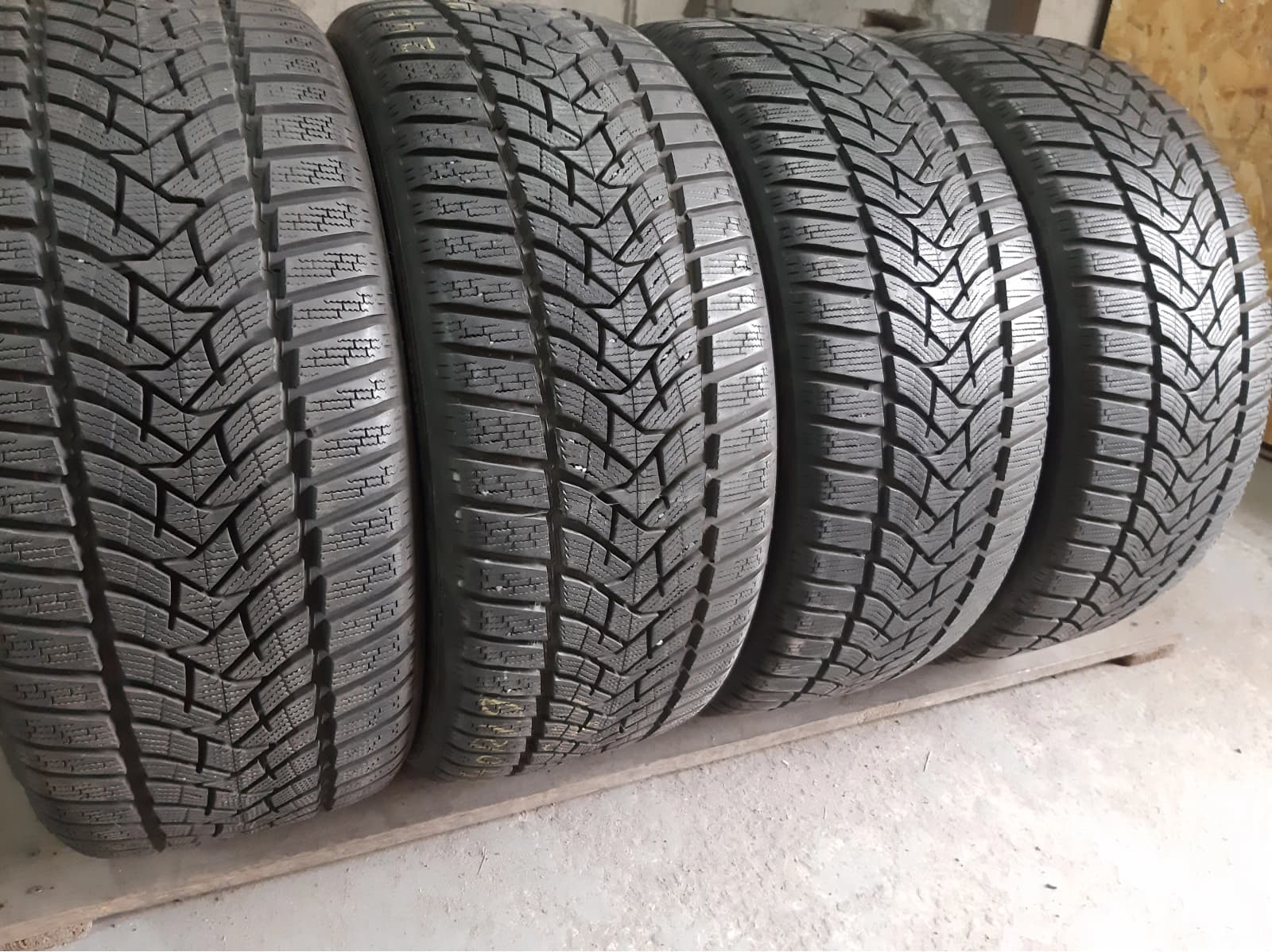 Придбати вживані шини Dunlop WinterSport 5 245/40 R 19 Вживані шини з Європи Dunlop WinterSport 5 245/40 R 19