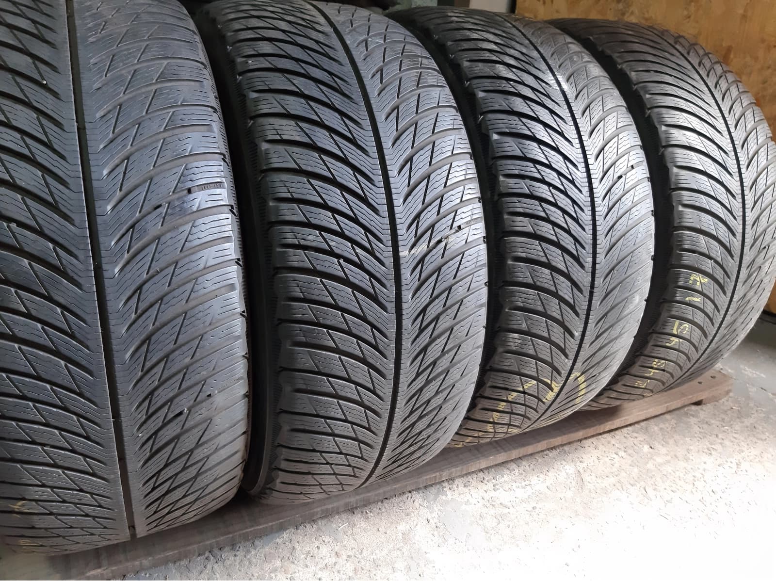 Придбати вживані шини Michelin Pilot Alpin 5 245/45 R 17 Вживані шини з Європи Michelin Pilot Alpin 5 245/45 R 17