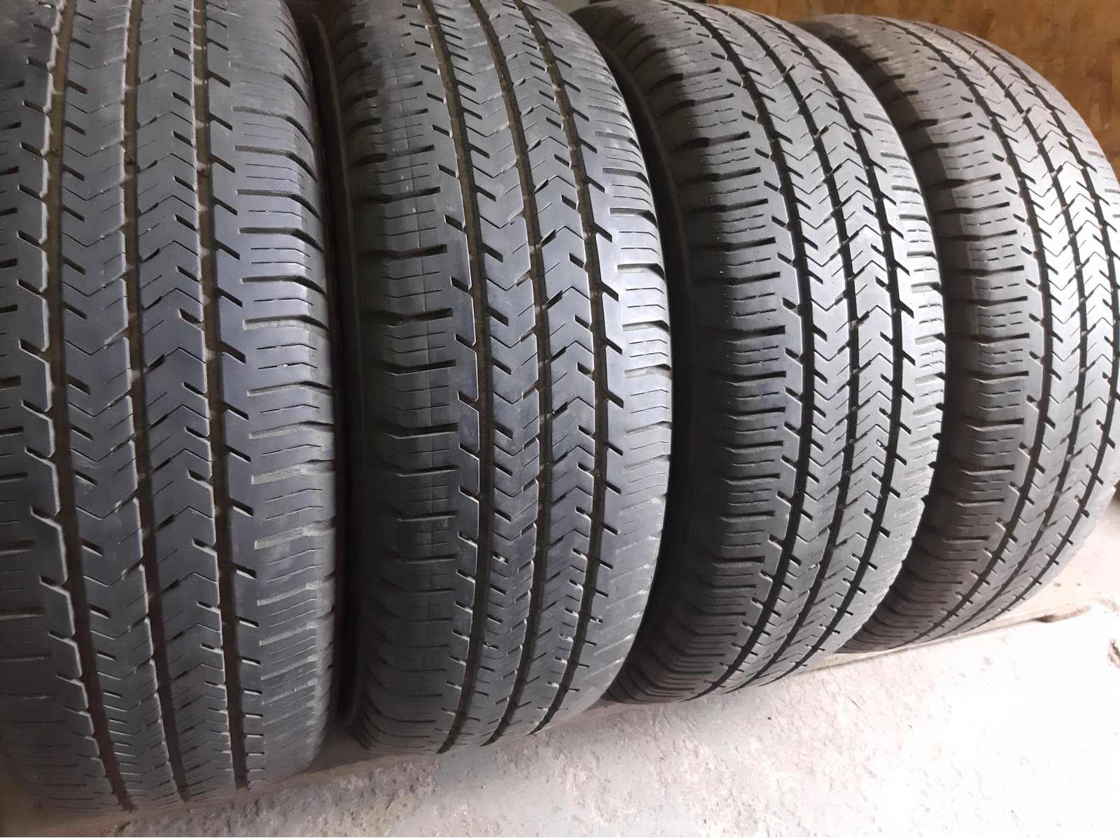 Придбати вживані шини Michelin Agilis 51 . 215/65 R 16C Вживані шини з Європи Michelin Agilis 51 . 215/65 R 16C
