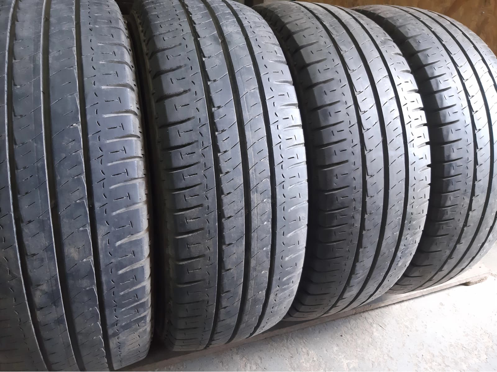Придбати вживані шини Michelin Agilis 235/65 R 16C Вживані шини з Європи Michelin Agilis 235/65 R 16C