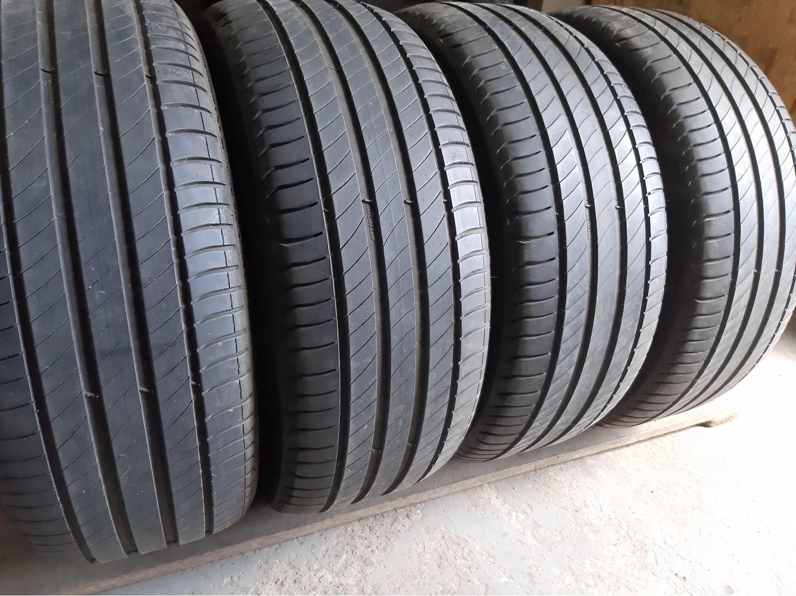 Придбати вживані шини Michelin Primacy 4 235/55 R 17 Вживані шини з Європи Michelin Primacy 4 235/55 R 17
